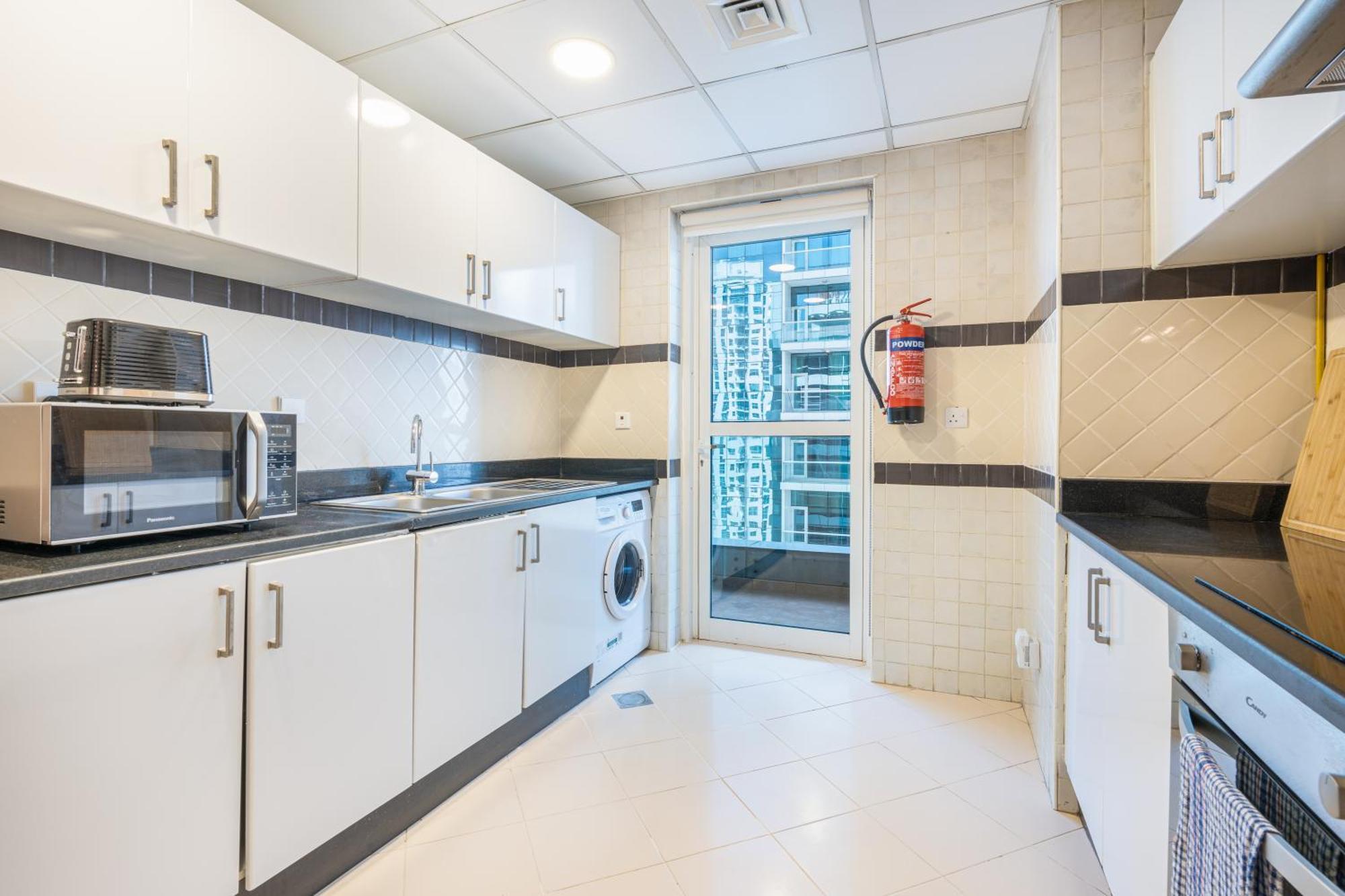 Apartment Elegant 3br In Jbr With Partial Marina View *