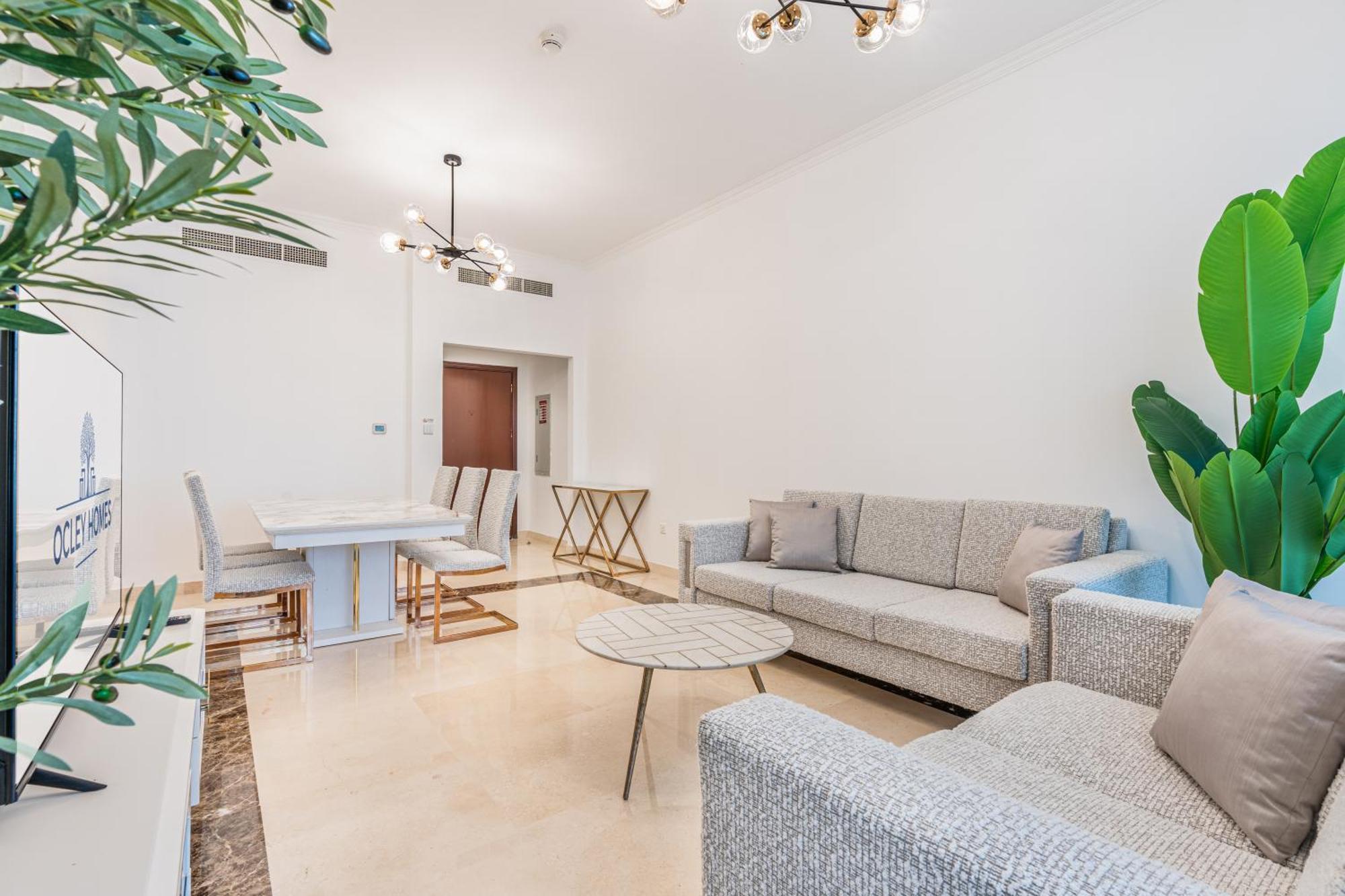 Apartment Elegant 3br In Jbr With Partial Marina View