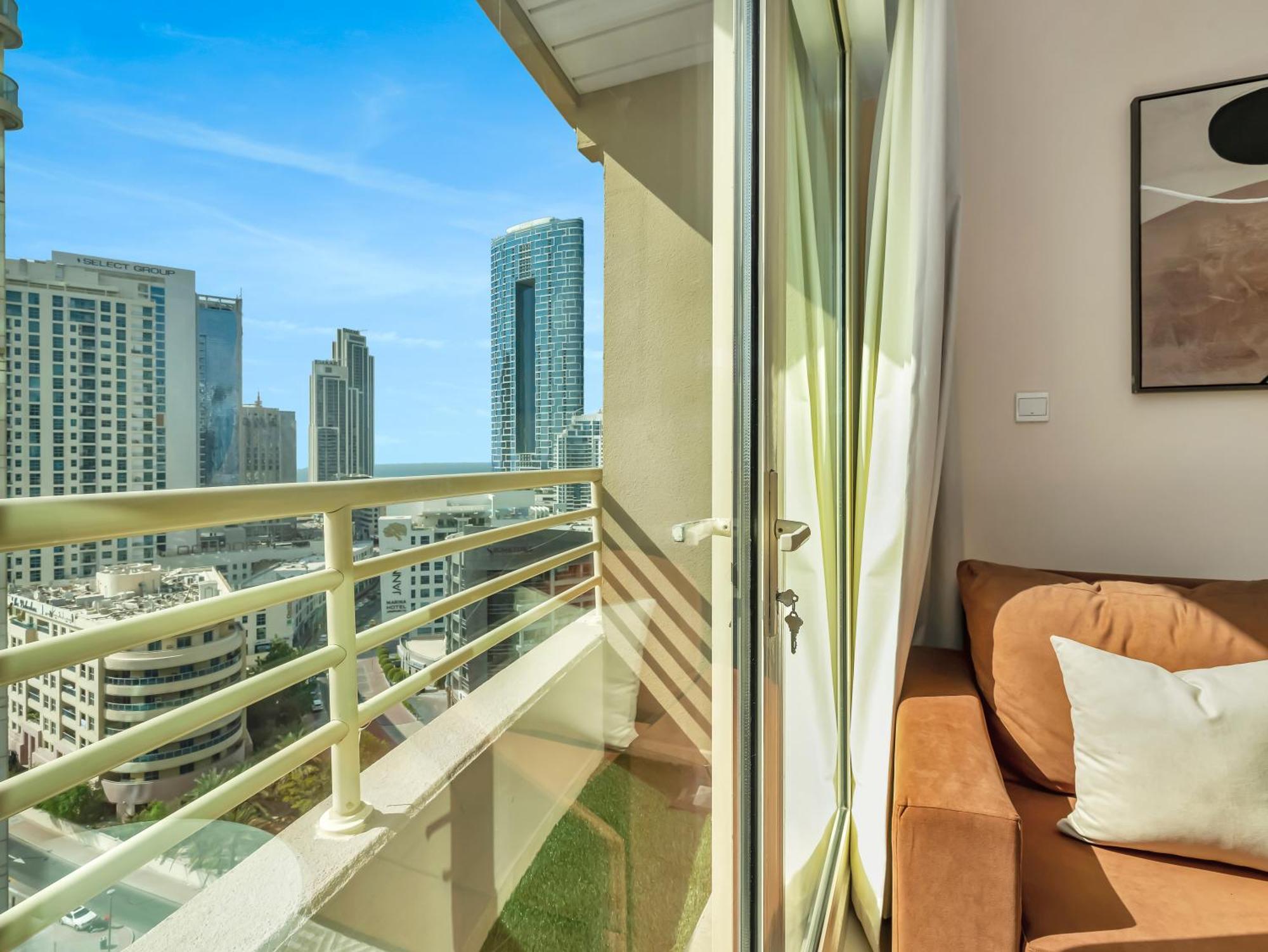 Luxurious In The Heart Of Marina Apartment