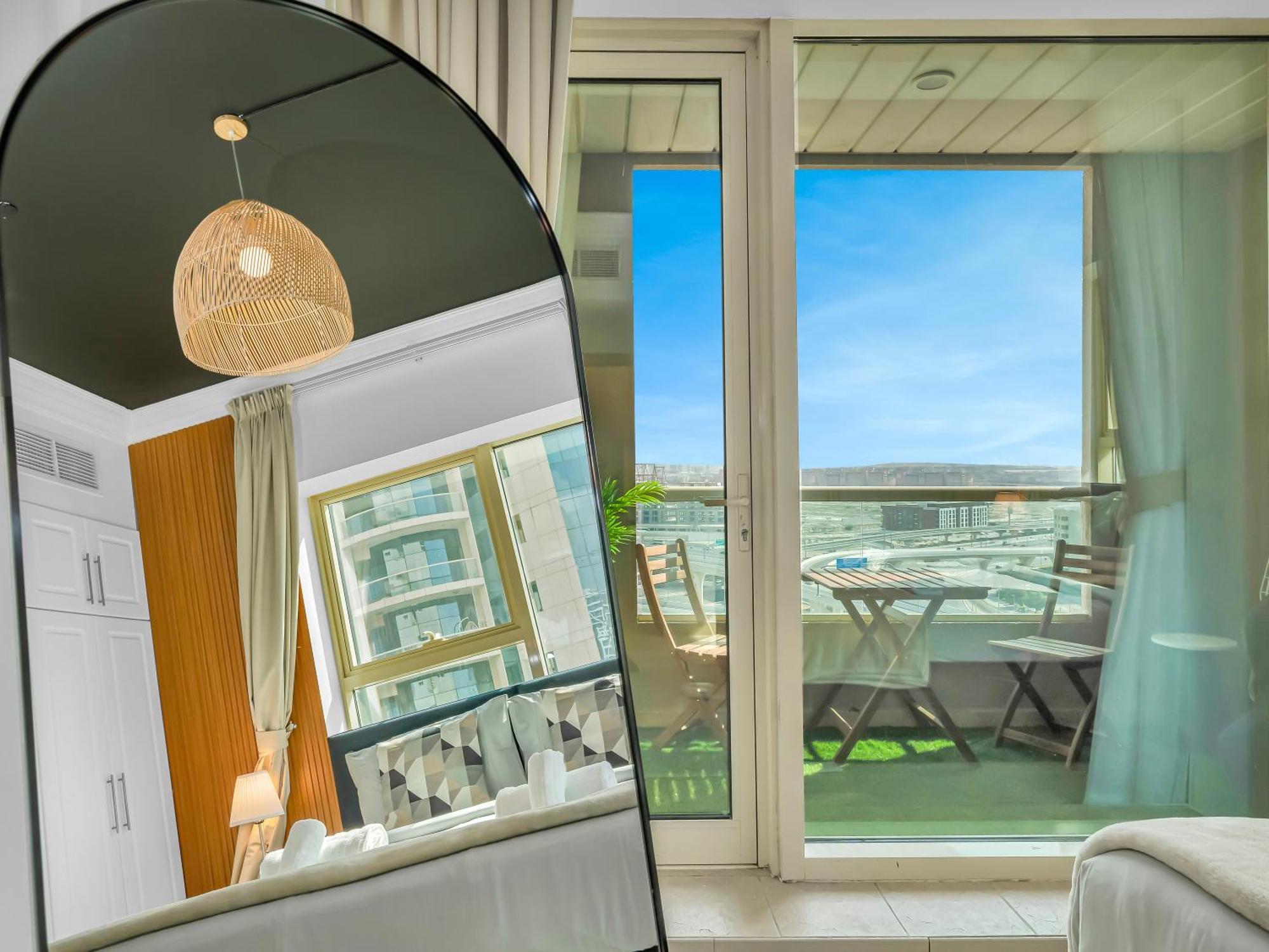 Luxurious In The Heart Of Marina Apartment