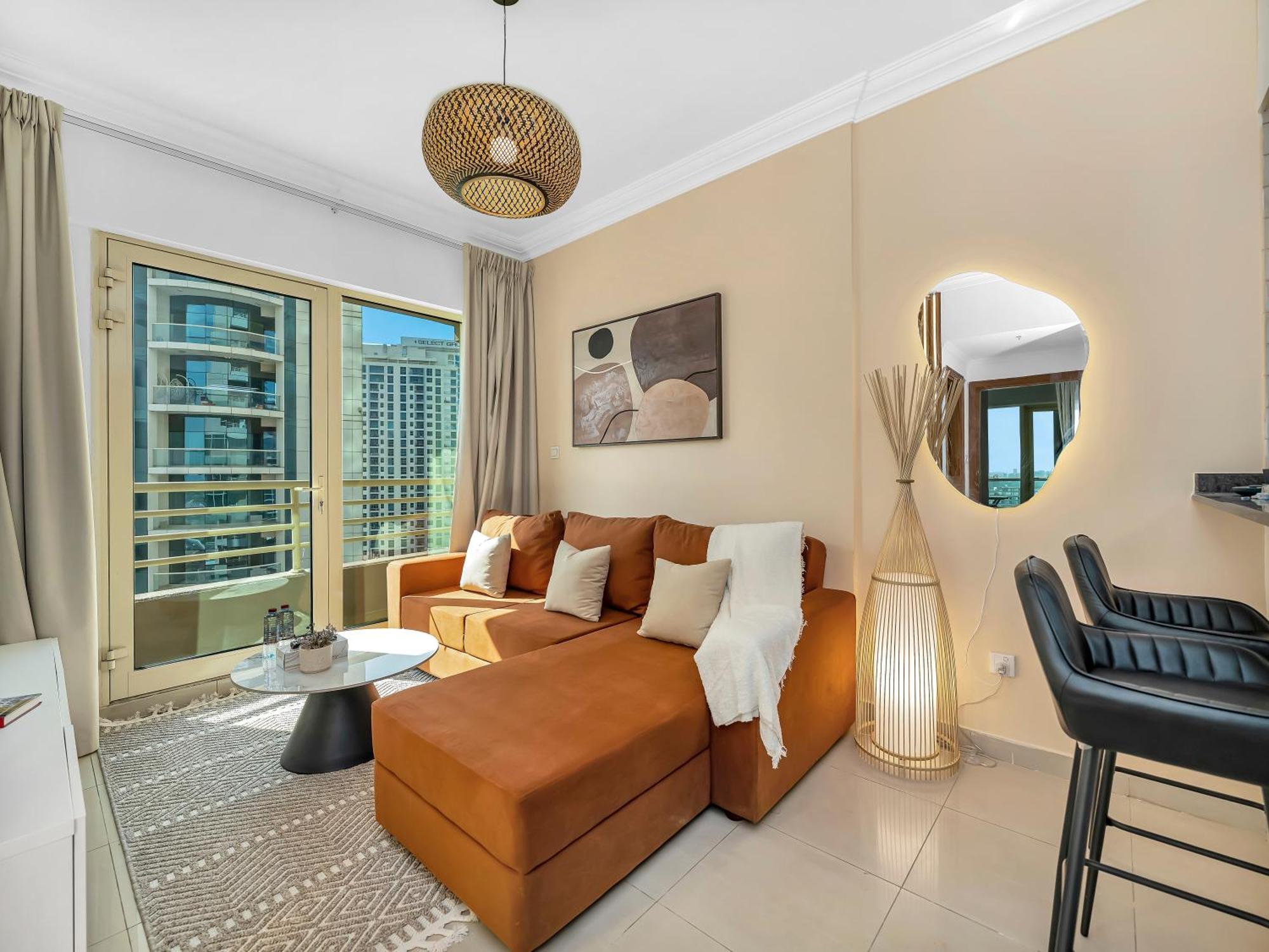 Luxurious In The Heart Of Marina Apartment