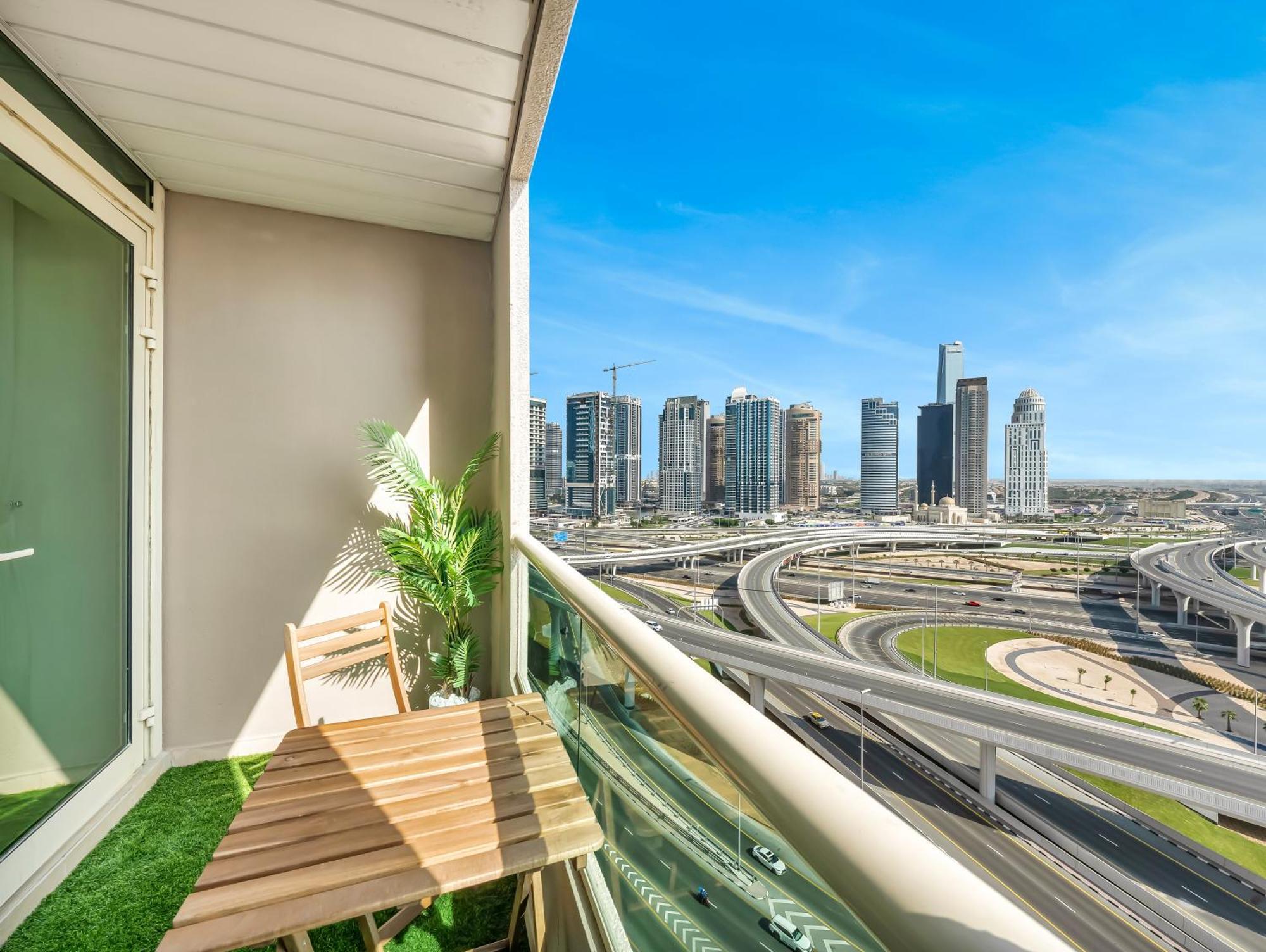 Luxurious In The Heart Of Marina Apartment