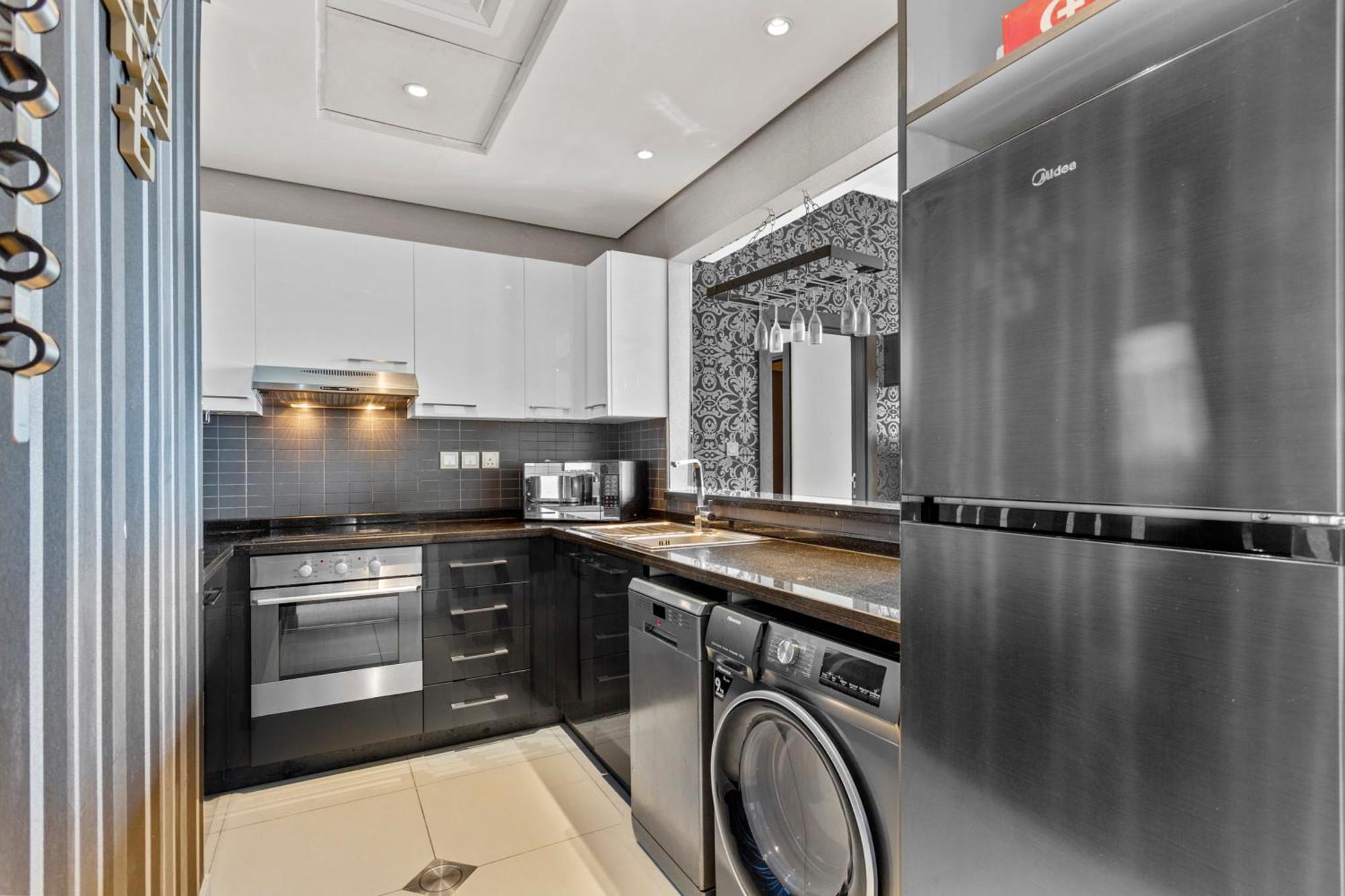Classy 1 Bedroom With Marina View Apartment