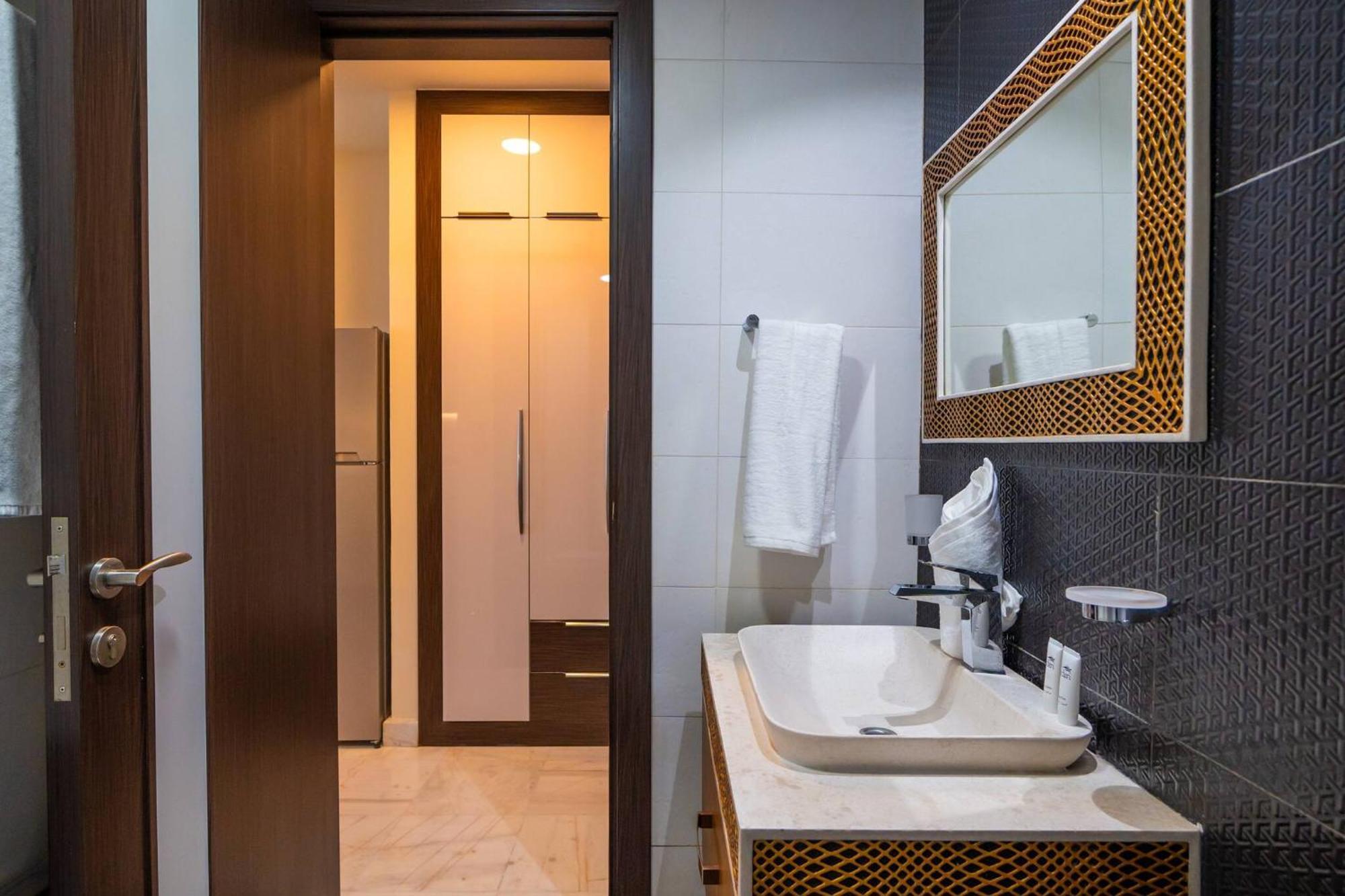 Stylish Bayz Danube Burj Khalifa View Pool * Dubai