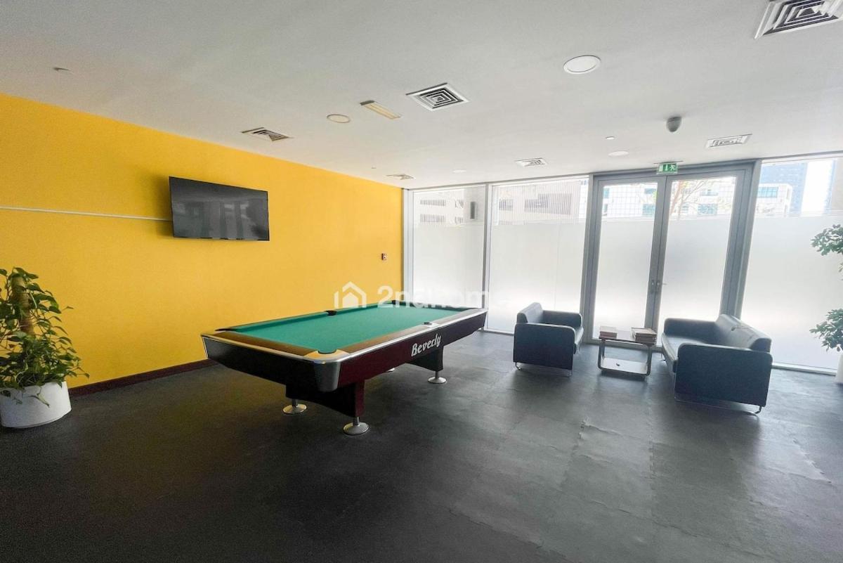 Apartment Group-ready Luxury Unit Fit Upto 8 Guest