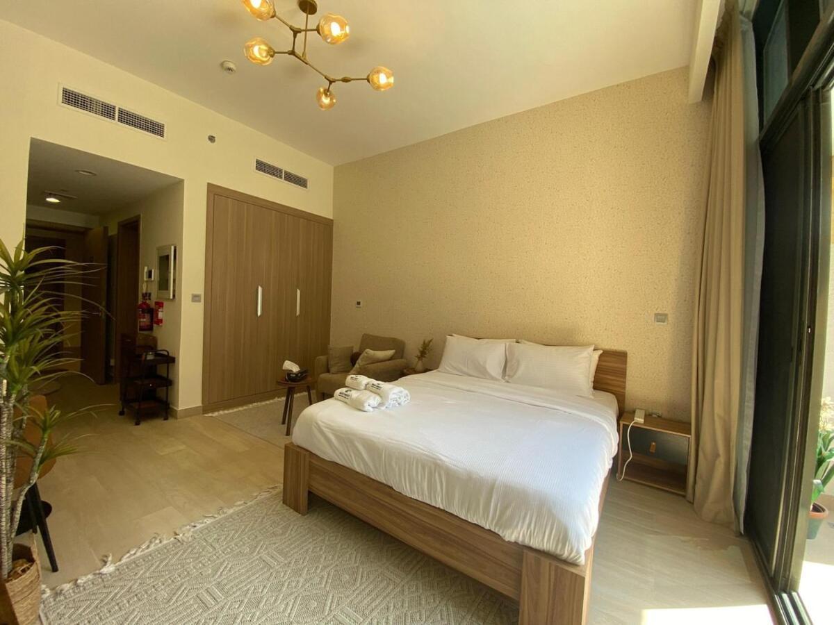 Stylish With Pool And Gym Access Apartment