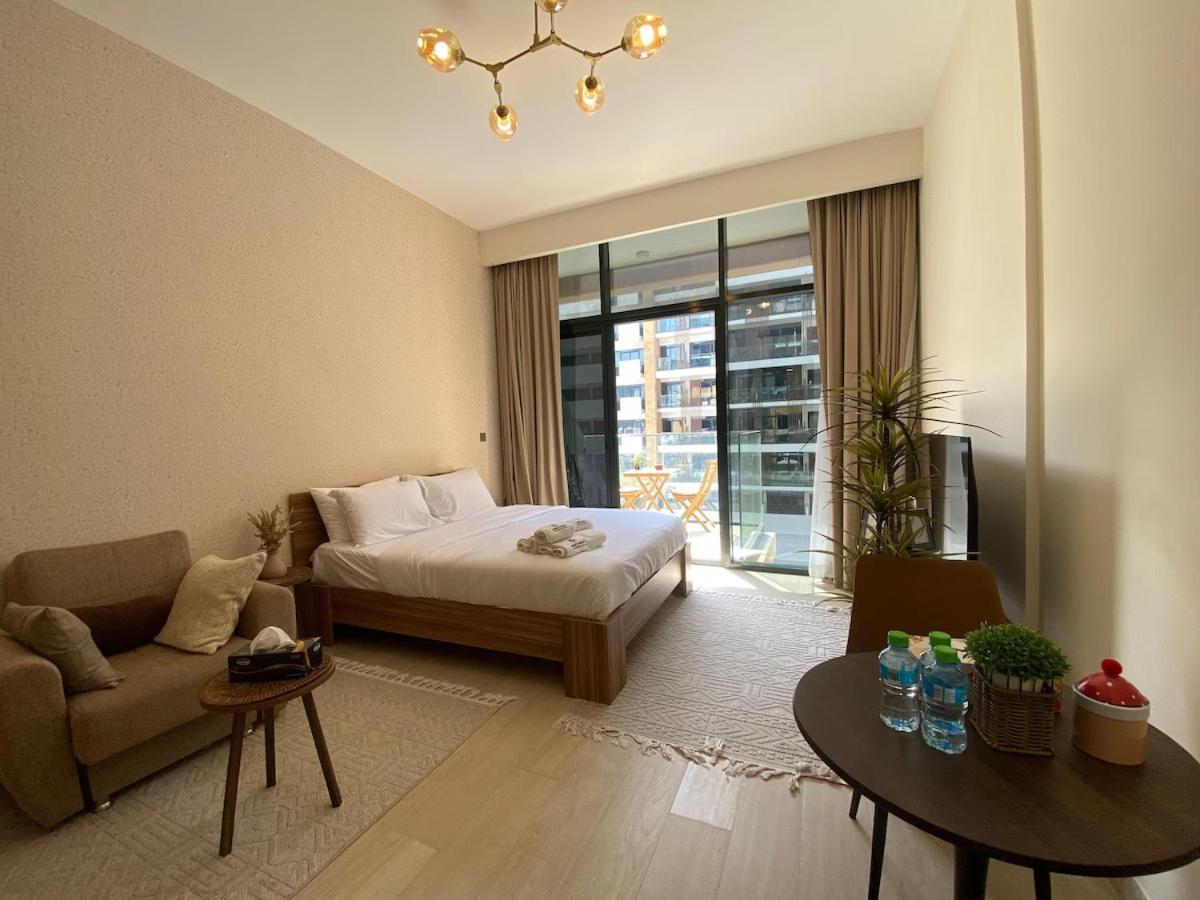 Stylish With Pool And Gym Access Dubai