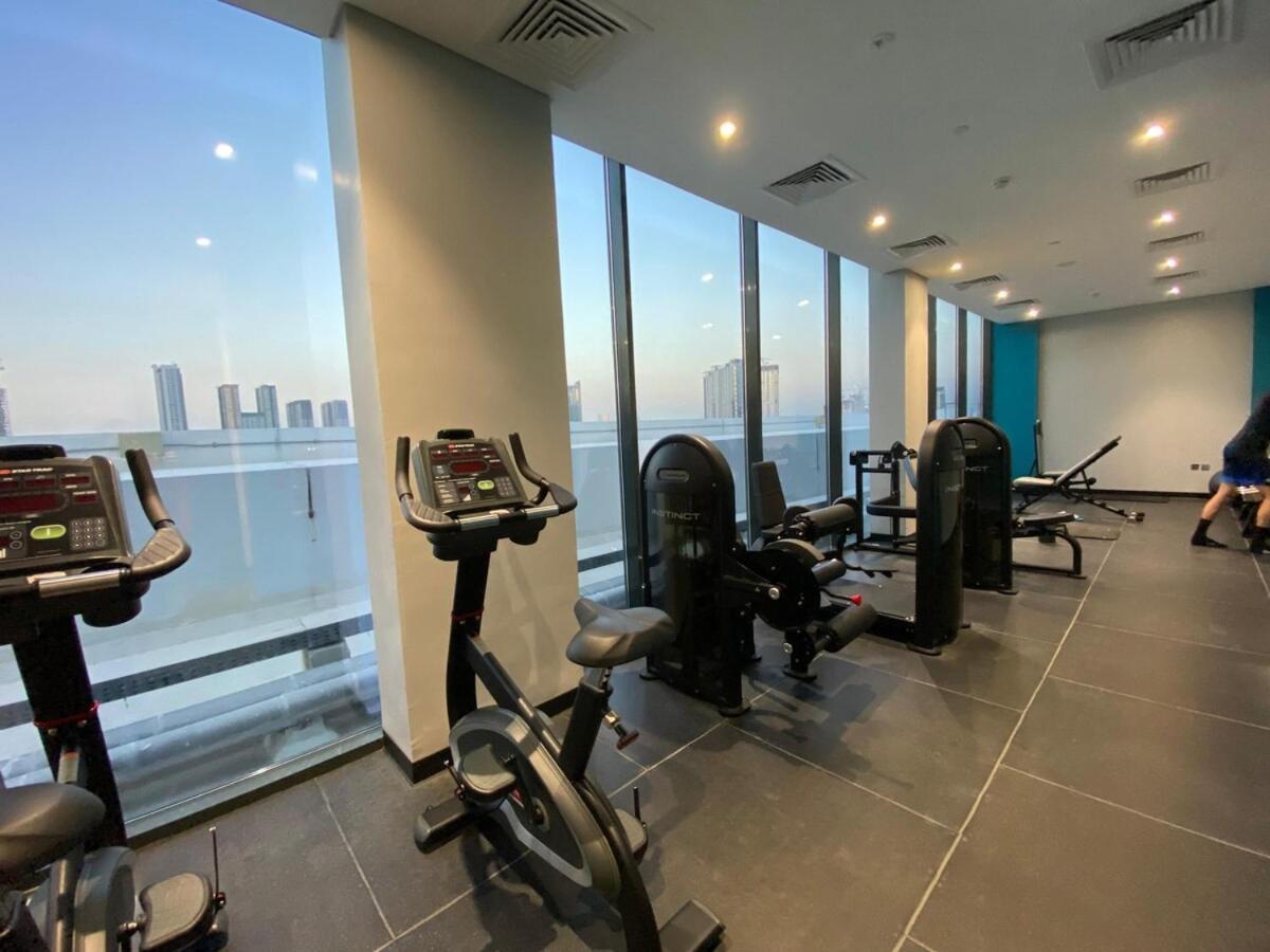 Stylish With Pool And Gym Access *