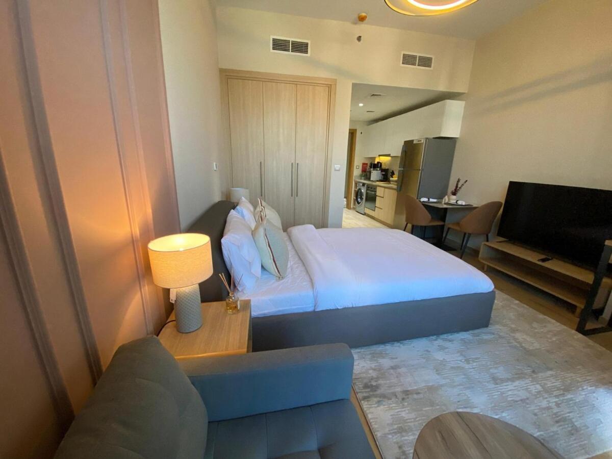 Furnished Next To Metro *