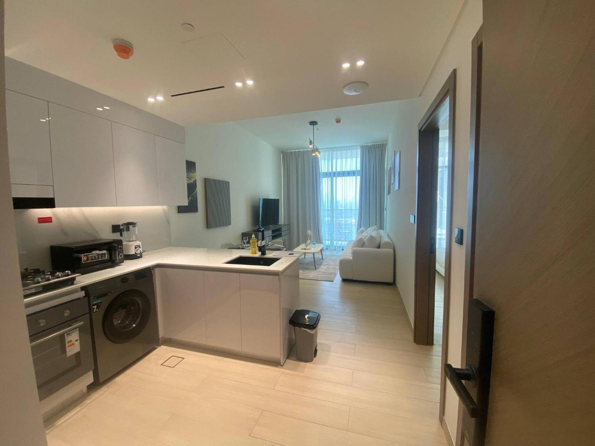 Fully Furnished 1 Bedroom Apartment Dubai