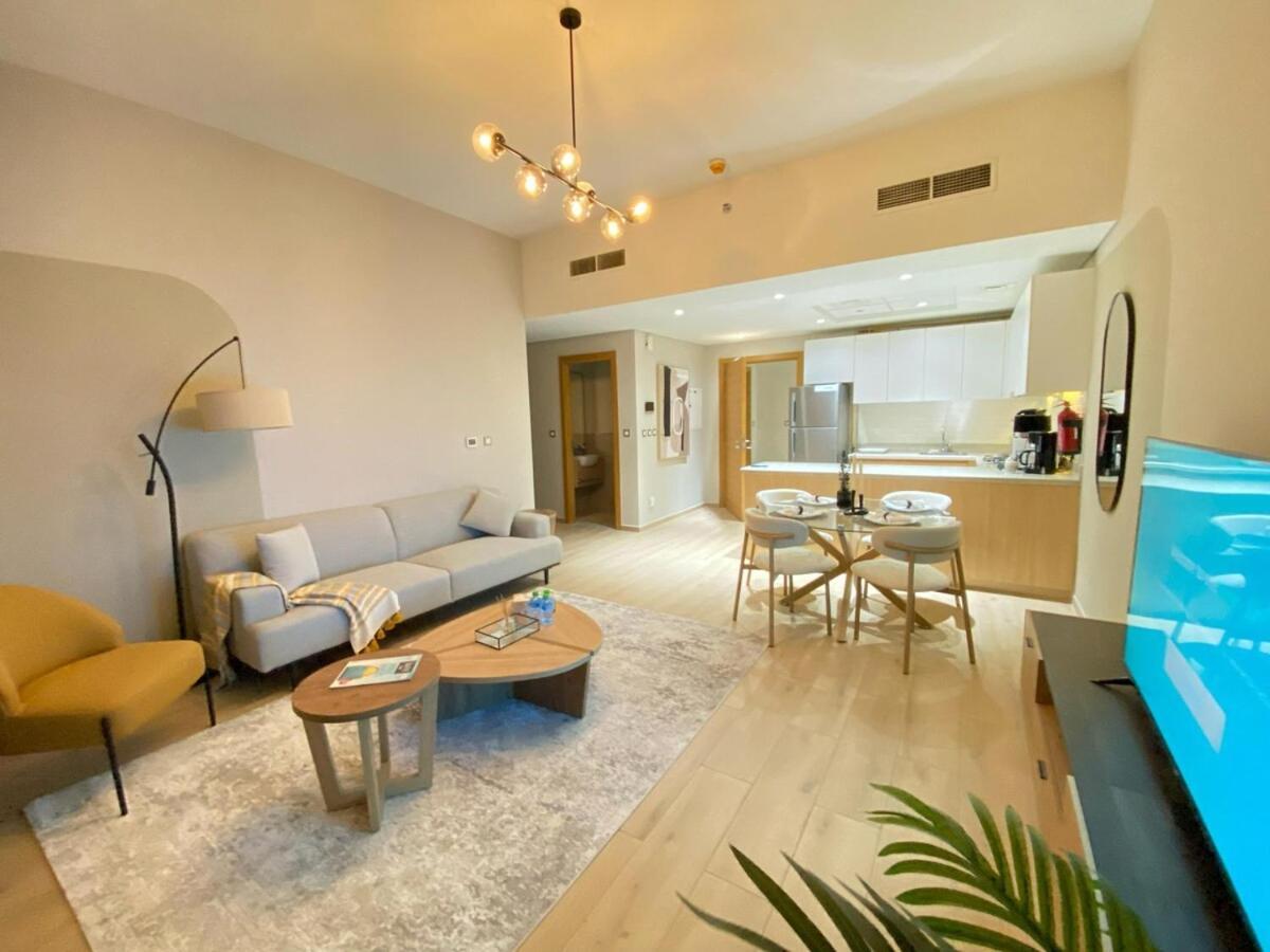 Two-bedroom With Prime Metro Access Apartment *