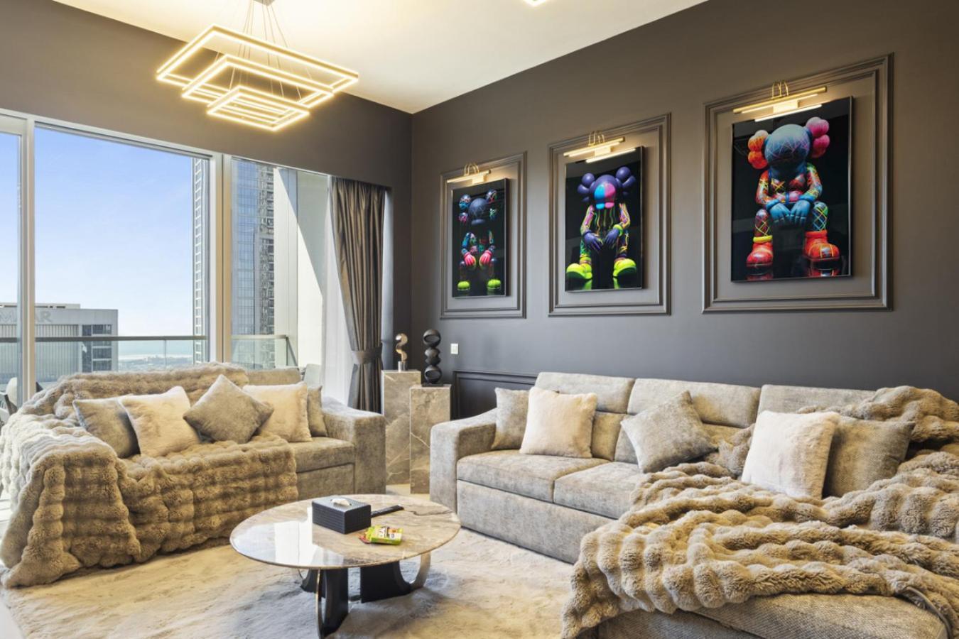 Luxury 1-bedroom, High-floor, Skyline Views *