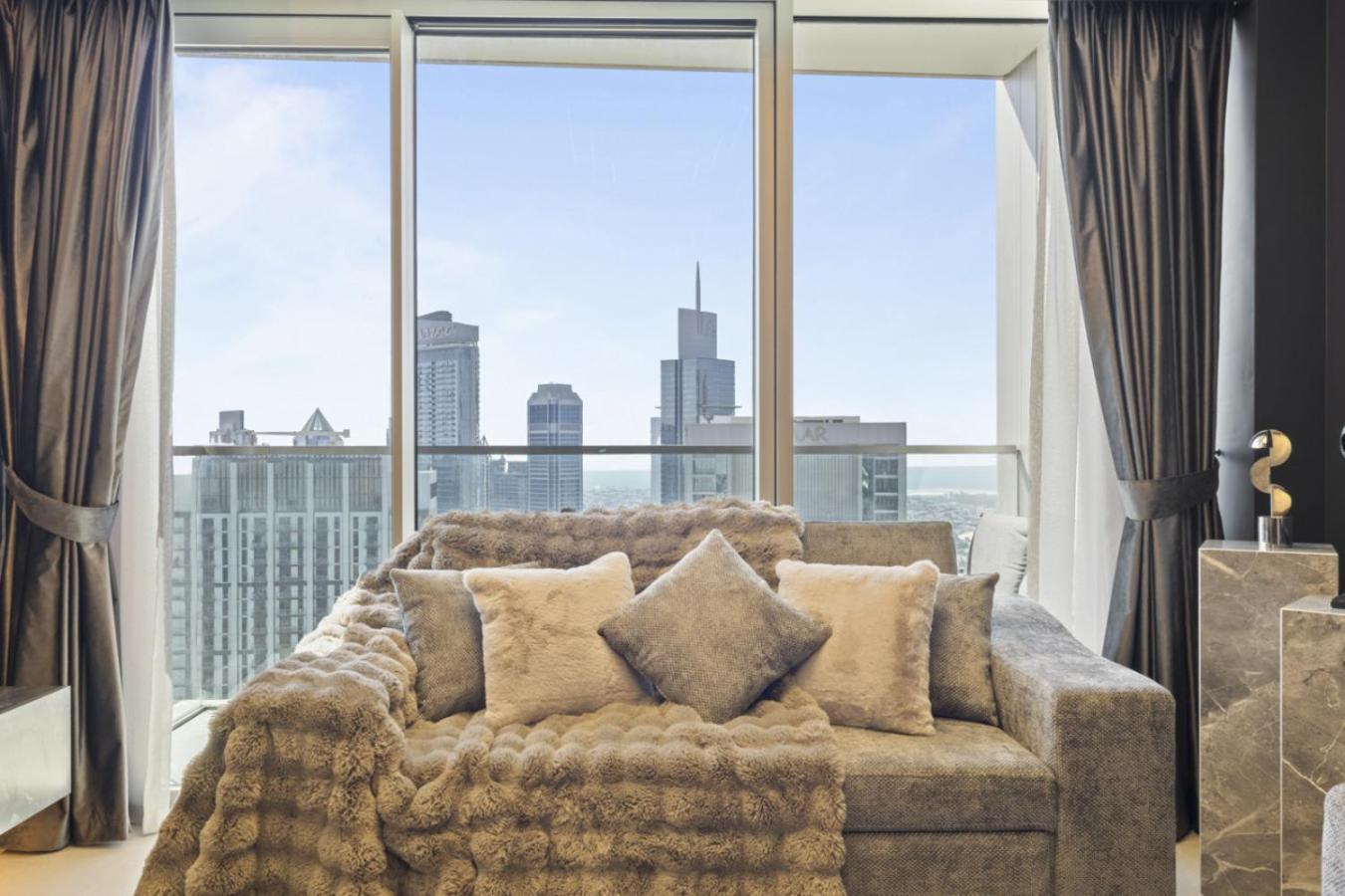 Apartment Luxury 1-bedroom, High-floor, Skyline Views