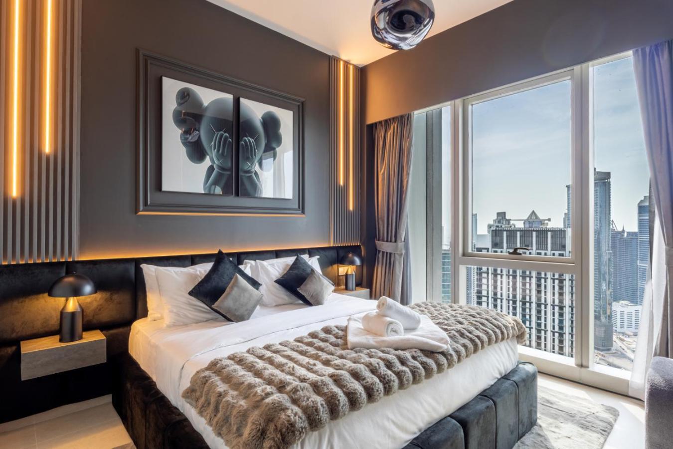 Luxury 1-bedroom, High-floor, Skyline Views Apartment Dubai