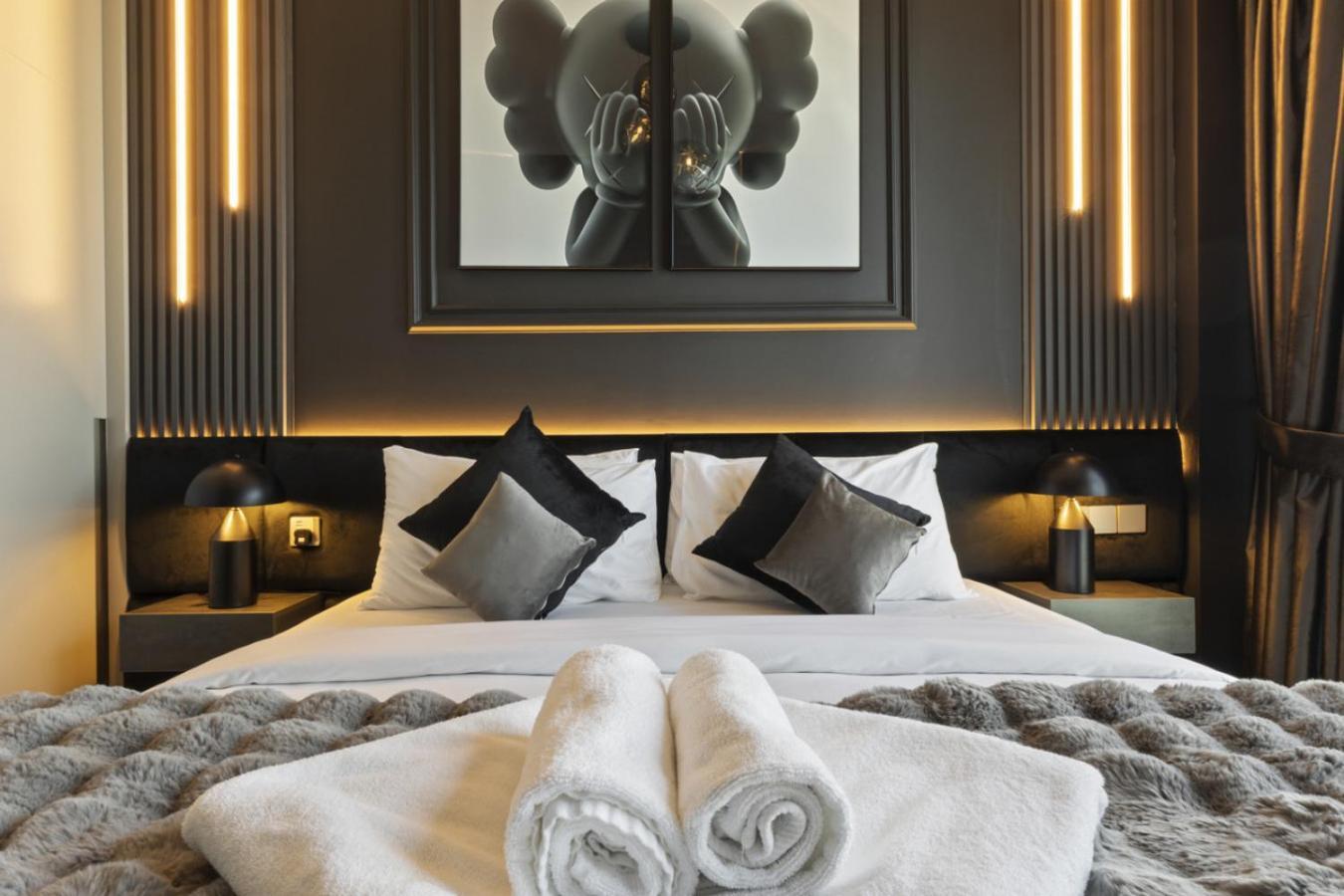Luxury 1-bedroom, High-floor, Skyline Views * Dubai