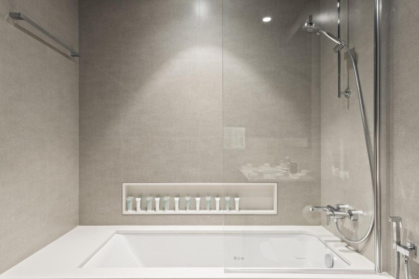 Luxury 1-bedroom, High-floor, Skyline Views Apartment Dubai