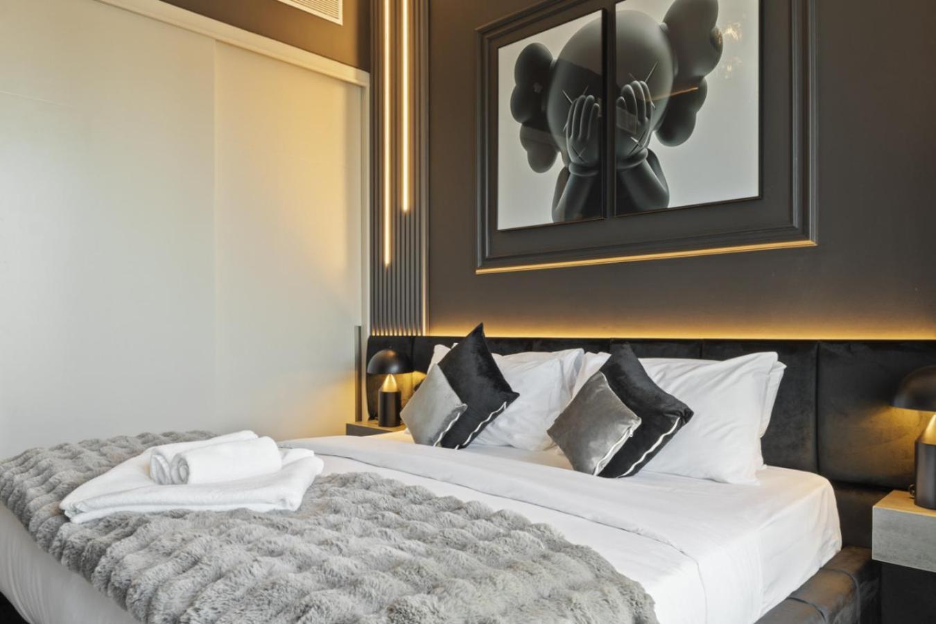 Luxury 1-bedroom, High-floor, Skyline Views