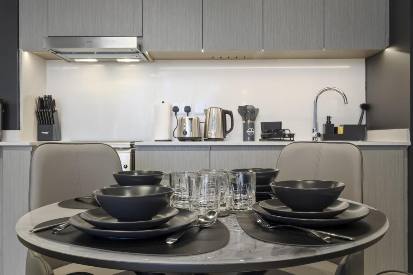Luxury 1-bedroom, High-floor, Skyline Views Apartment