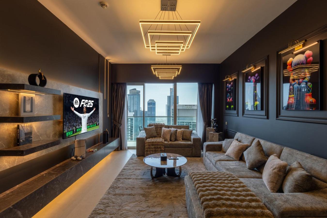 Luxury 1-bedroom, High-floor, Skyline Views Dubai