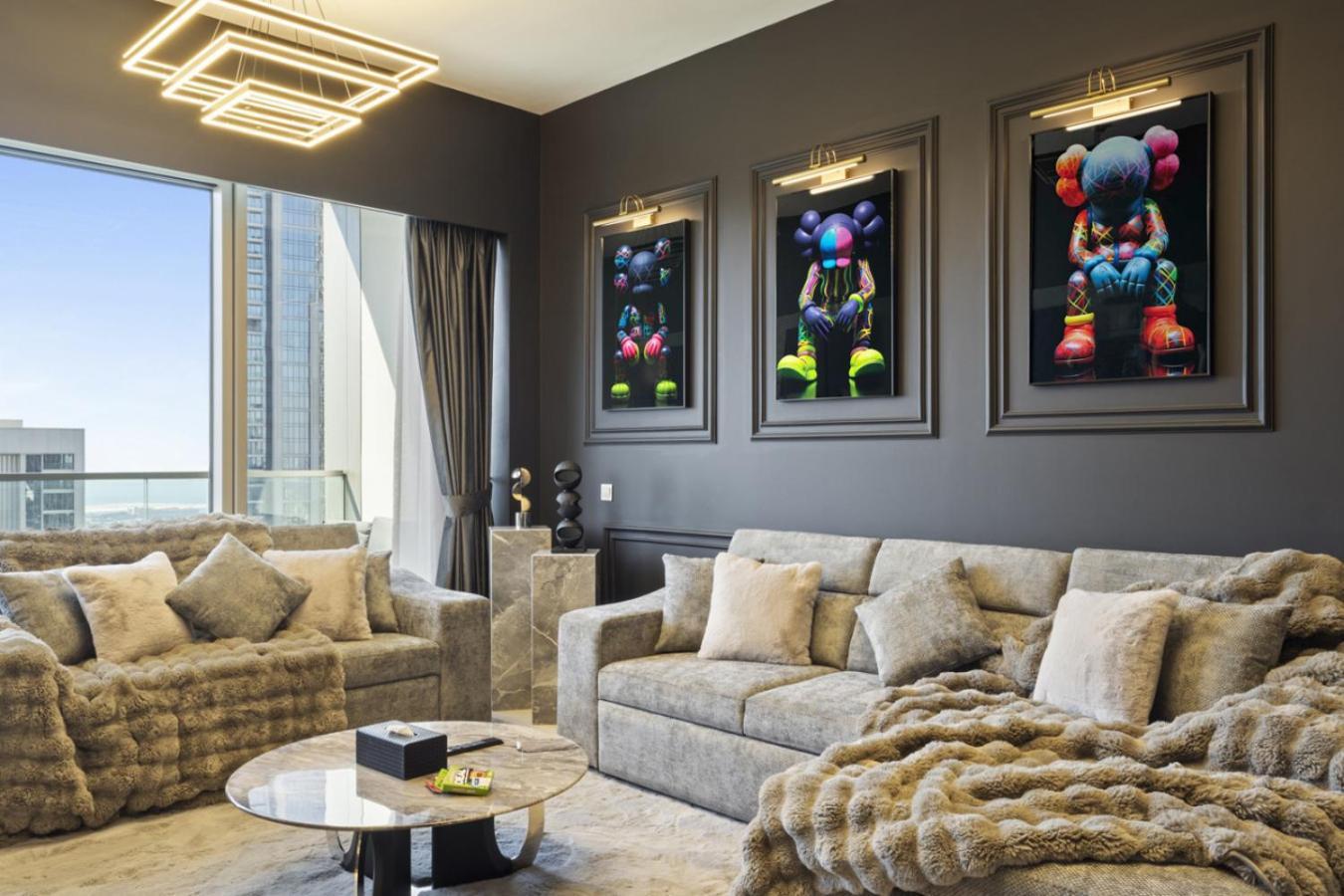 Luxury 1-bedroom, High-floor, Skyline Views Apartment