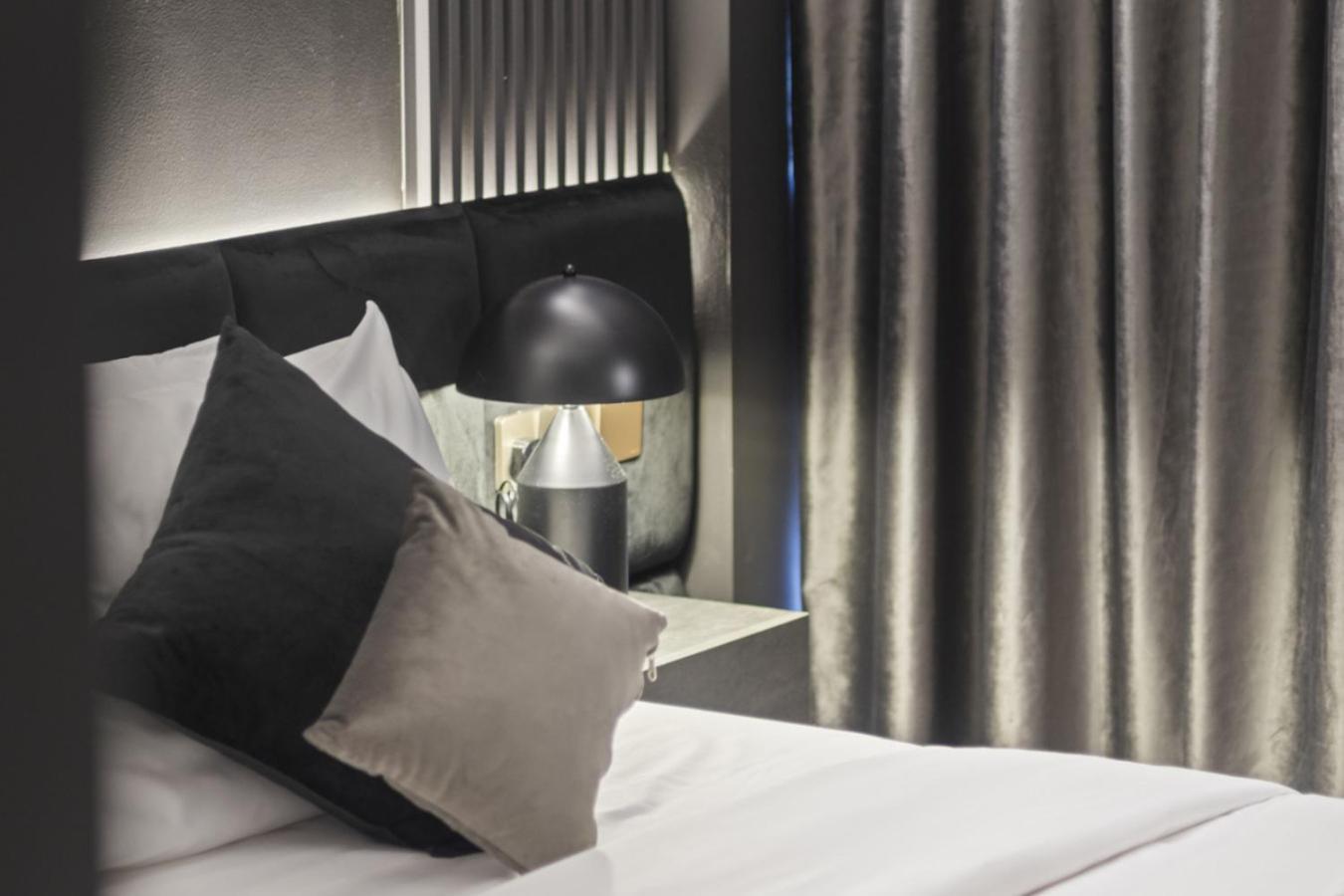 Luxury 1-bedroom, High-floor, Skyline Views Apartment Dubai