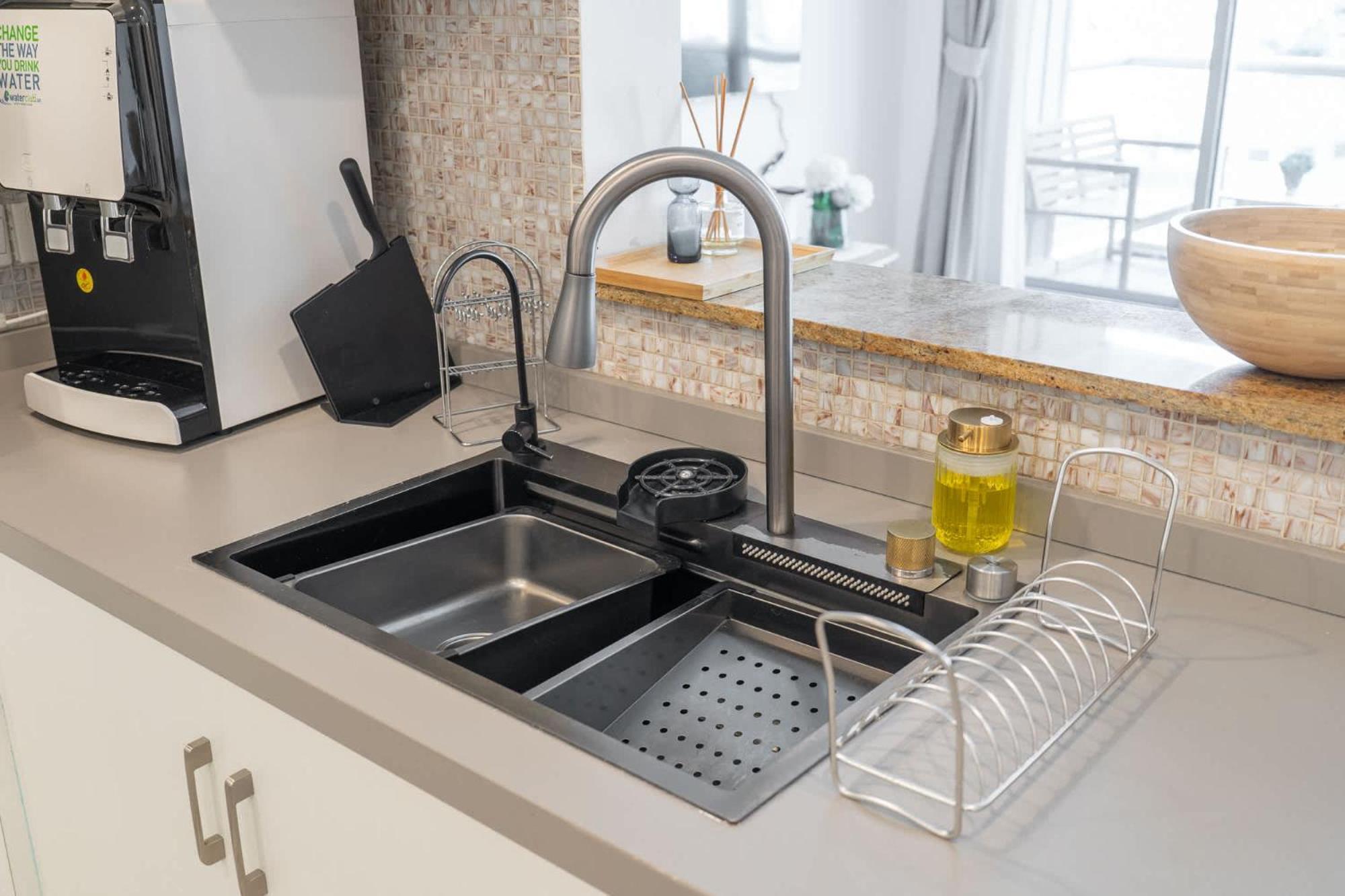 Remarkable 1 Bedroom Flat In Blakely Tower Apartment *
