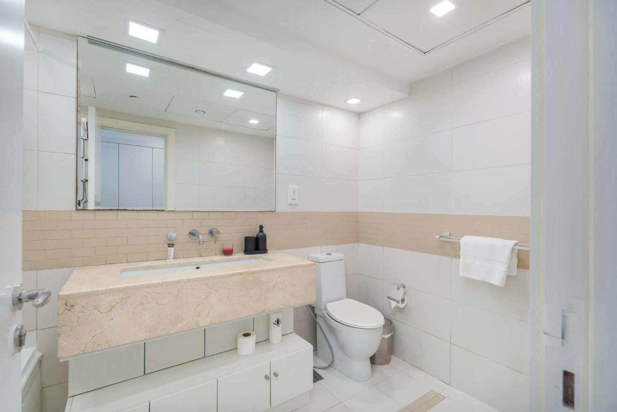 Remarkable 1 Bedroom Flat In Blakely Tower *