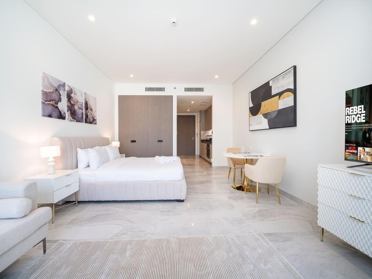 Stunning With Full Burj Khalifa View Apartment *