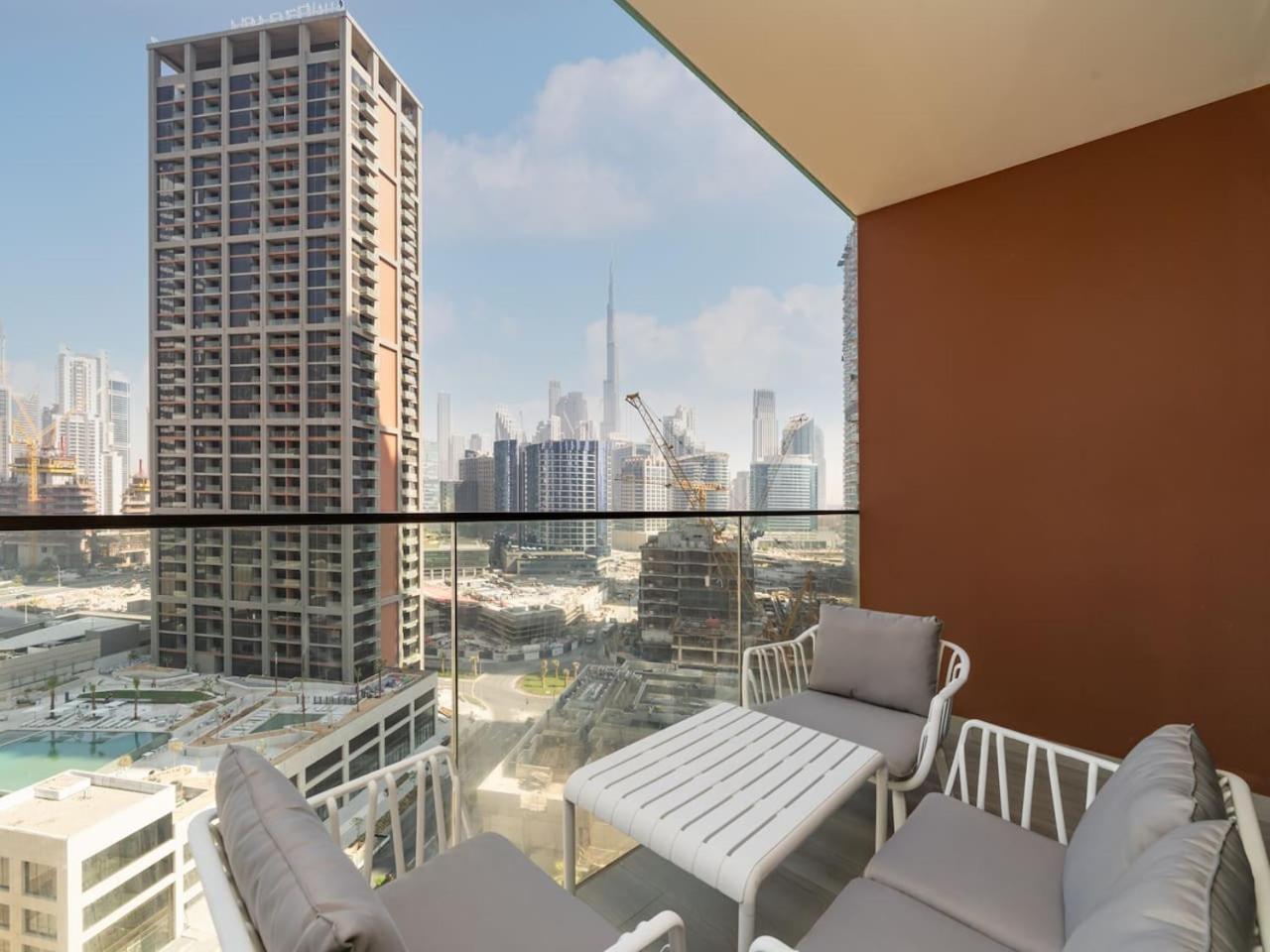 Stunning With Full Burj Khalifa View Apartment