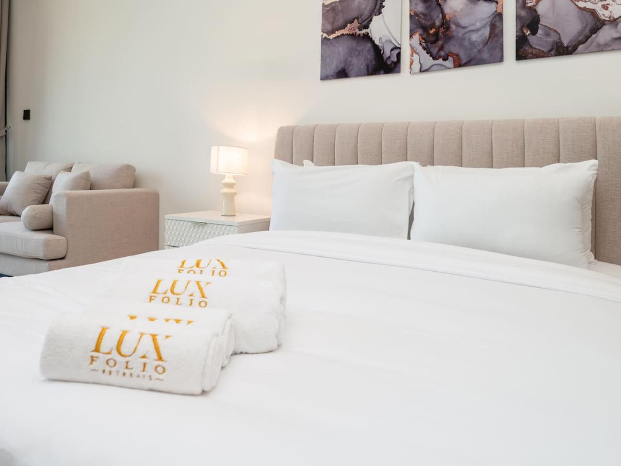 Stunning With Full Burj Khalifa View Apartment *