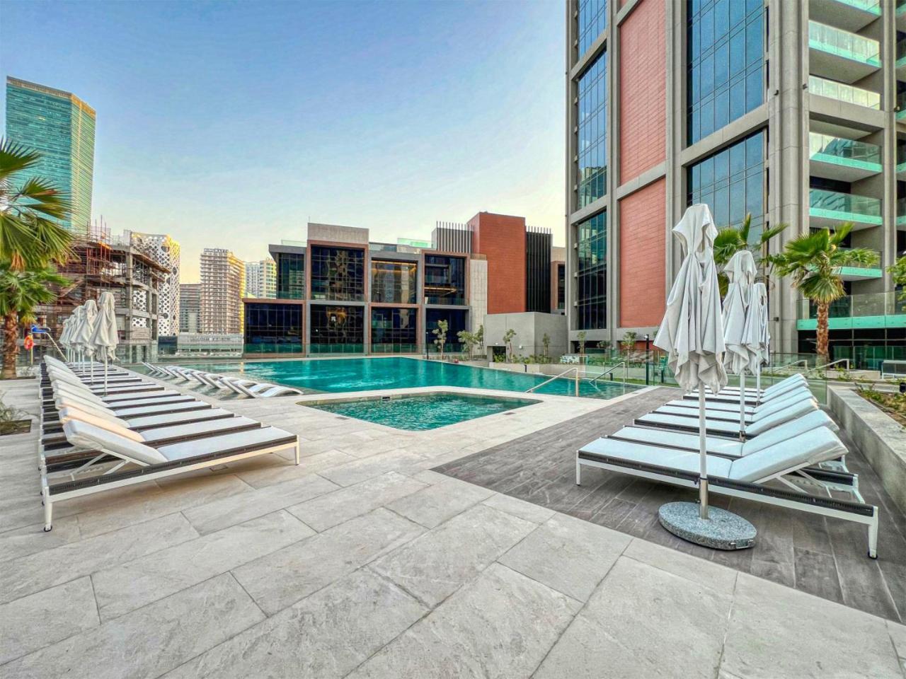 Stunning With Full Burj Khalifa View *