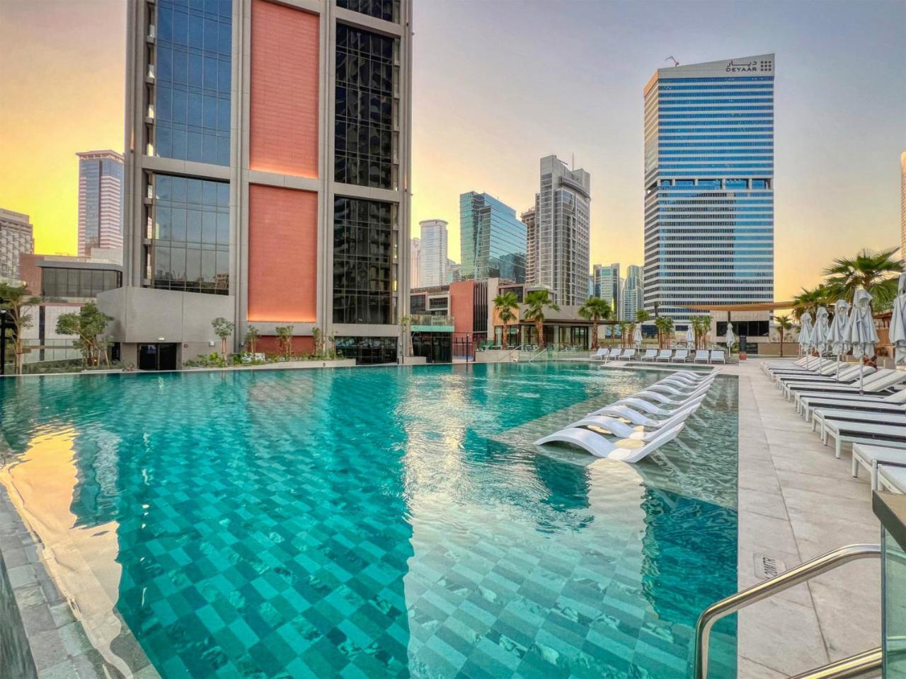 Stunning With Full Burj Khalifa View Apartment *