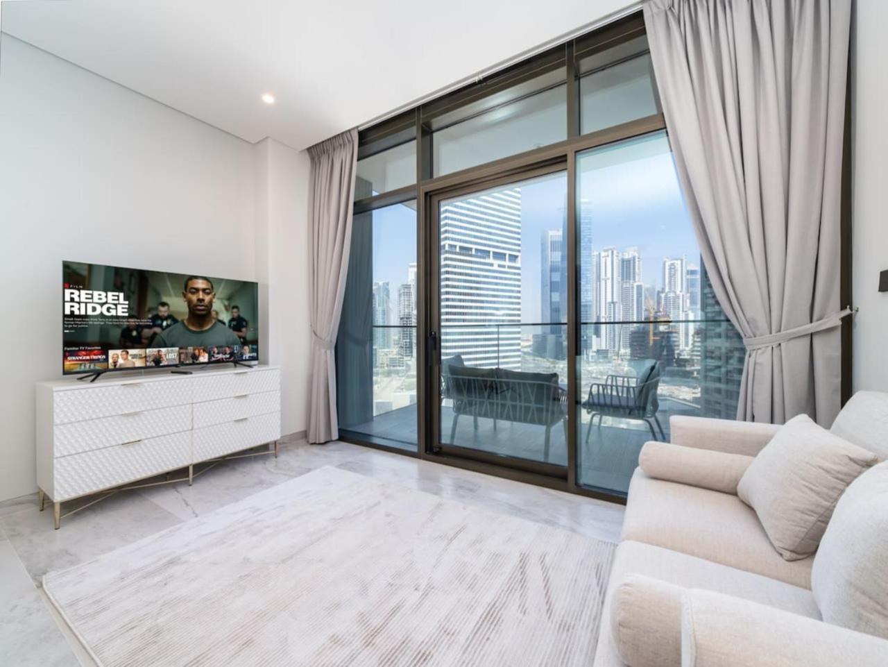Stunning With Full Burj Khalifa View *
