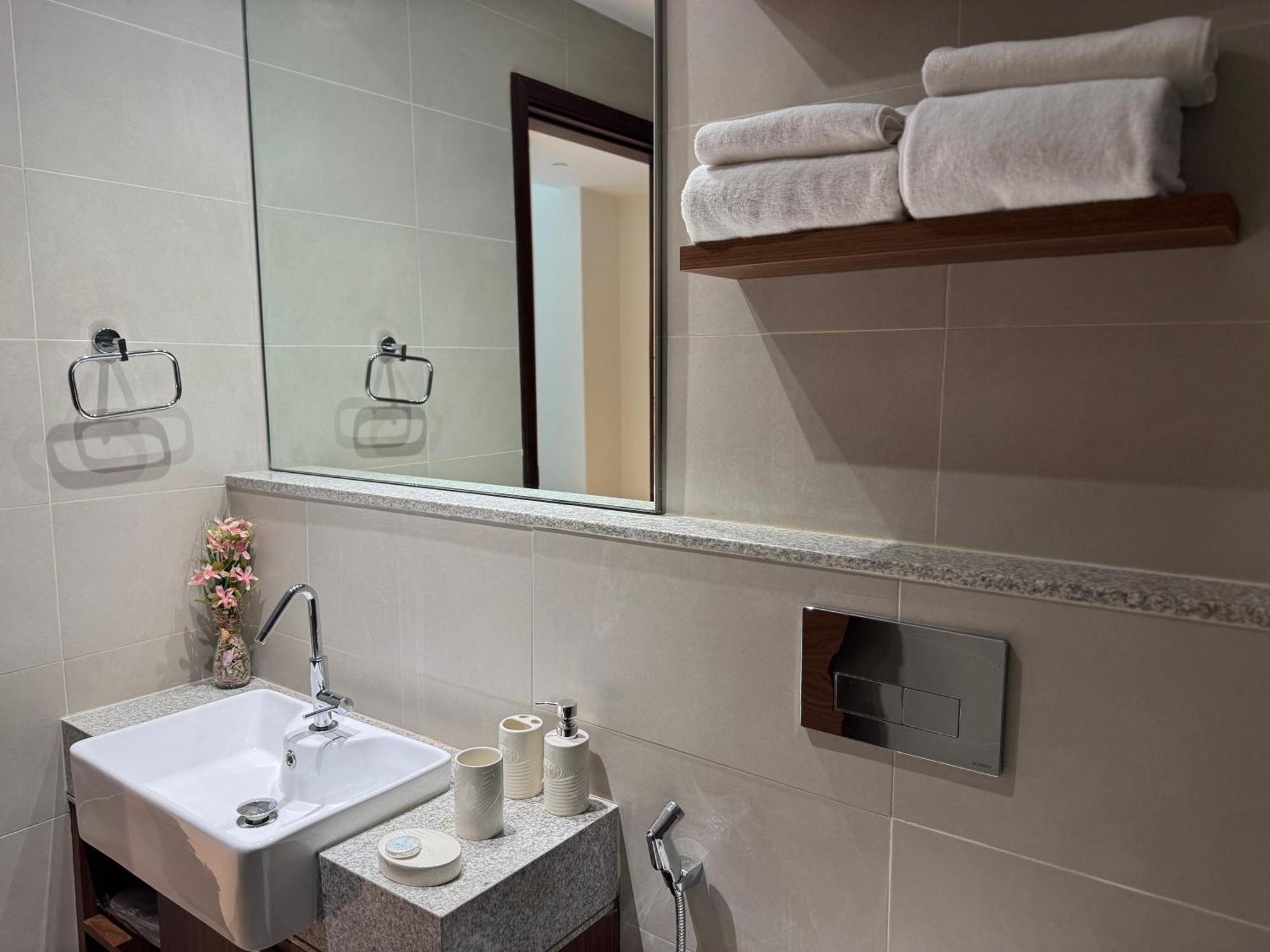 Ashri Luxe On Sheikh Zayed 5 Mins Downtown Near Metro * Dubai
