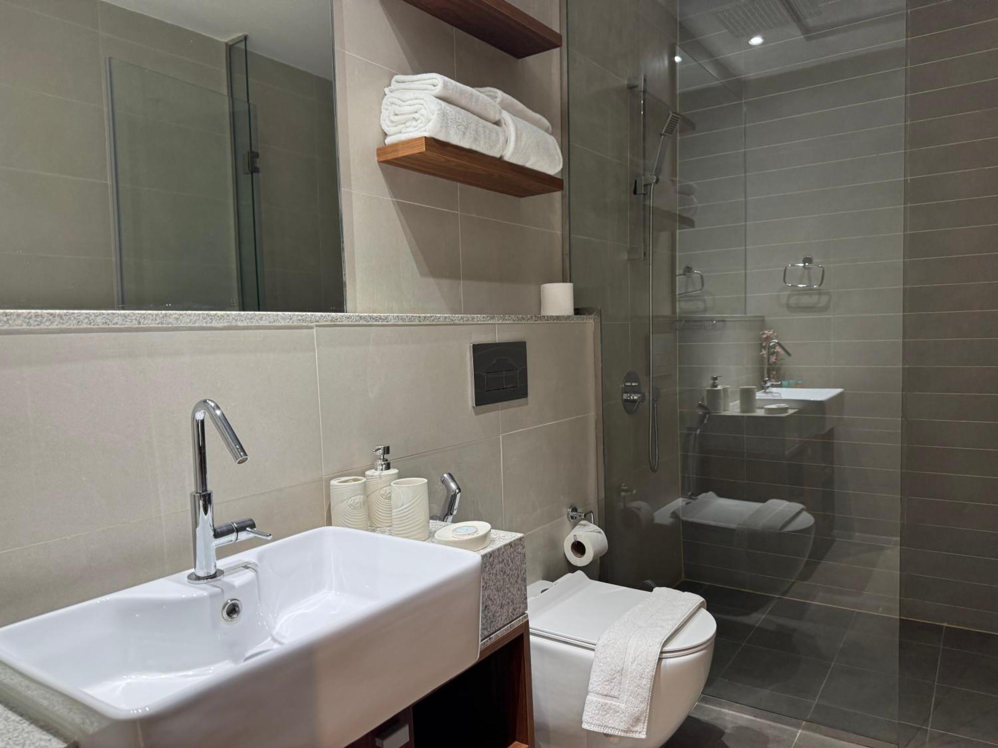 Ashri Luxe On Sheikh Zayed 5 Mins Downtown Near Metro Dubai