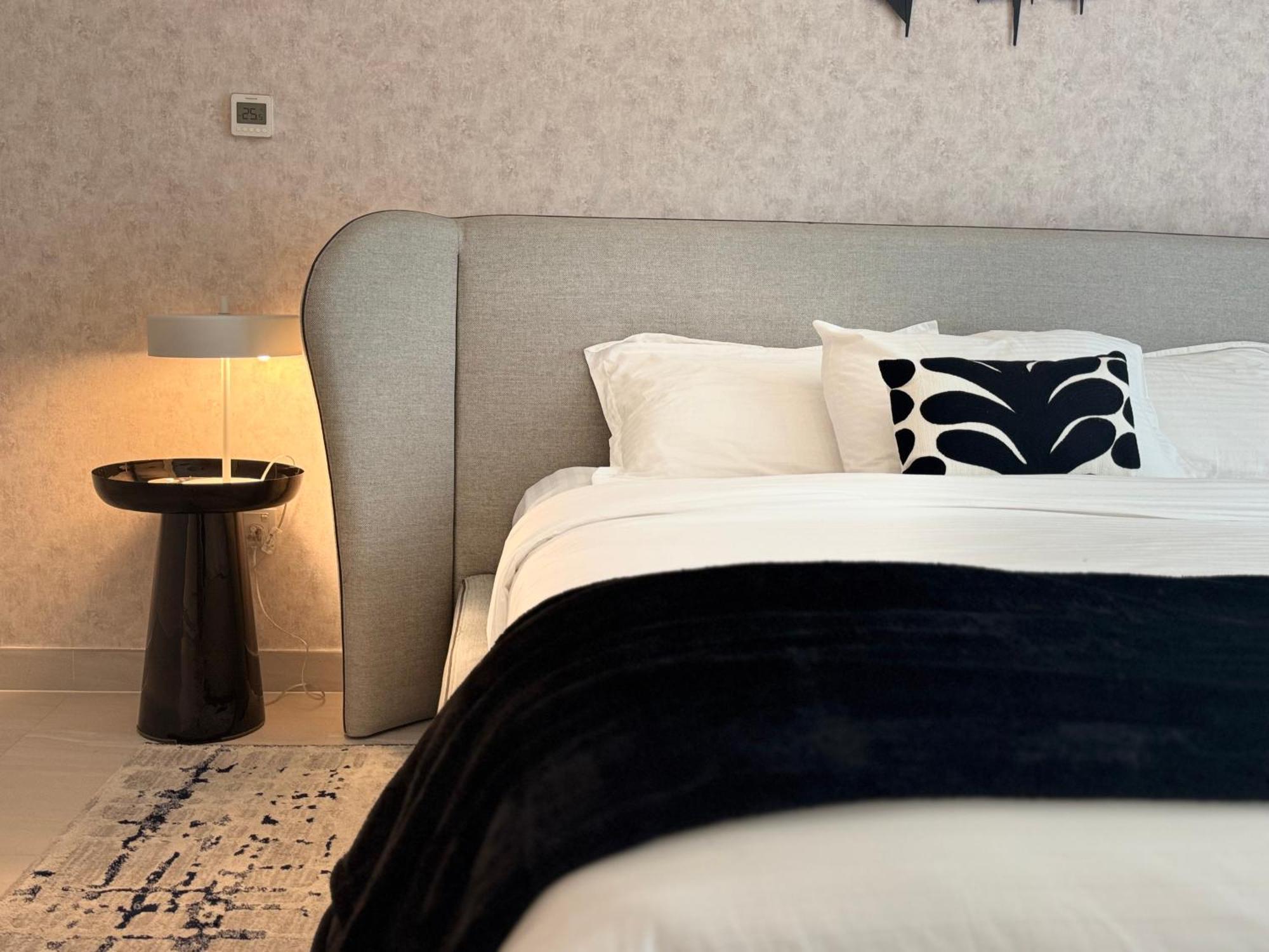 Ashri Luxe On Sheikh Zayed 5 Mins Downtown Near Metro Apartment Dubai