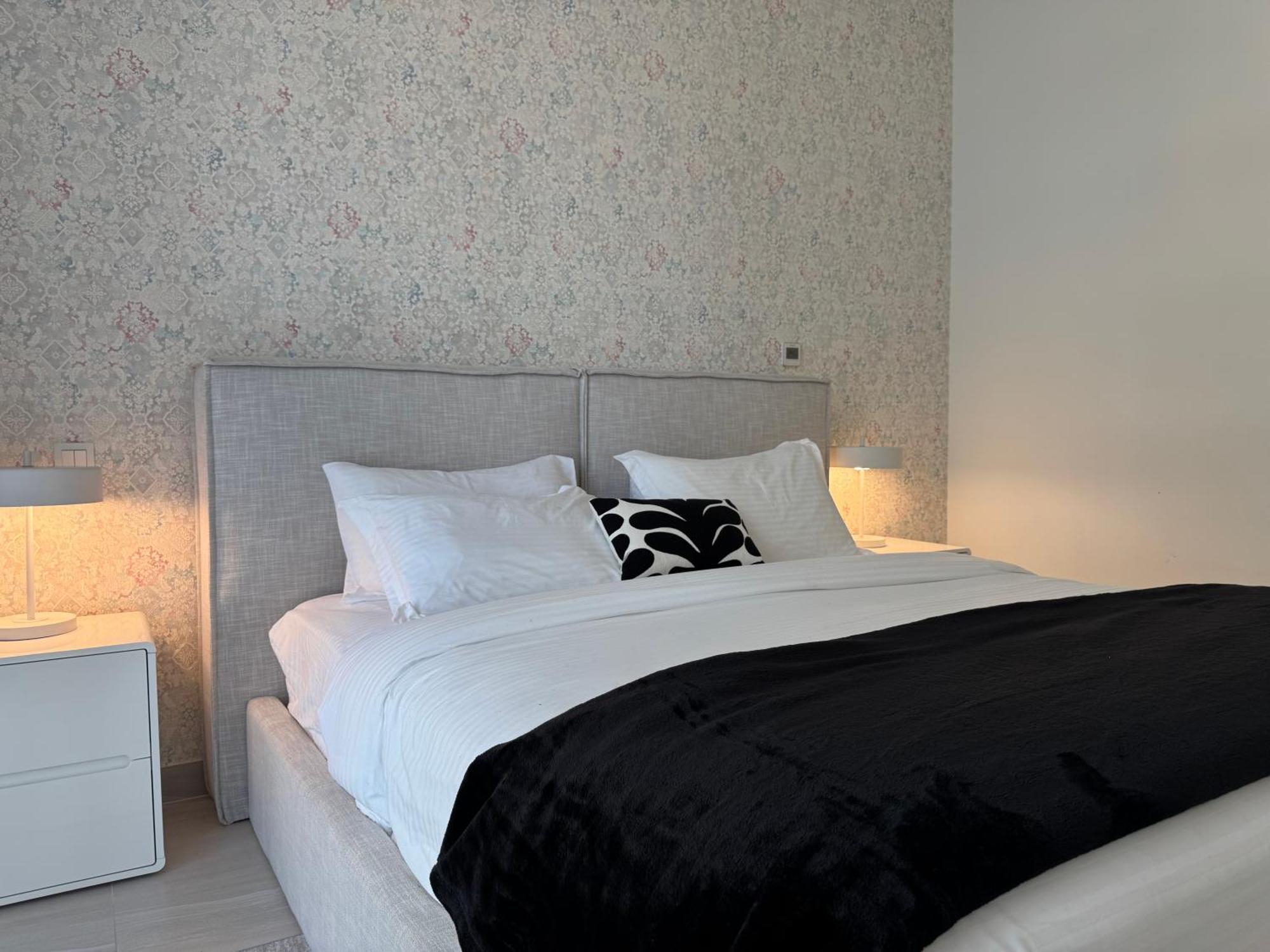 Ashri Luxe On Sheikh Zayed 5 Mins Downtown Near Metro * Dubai