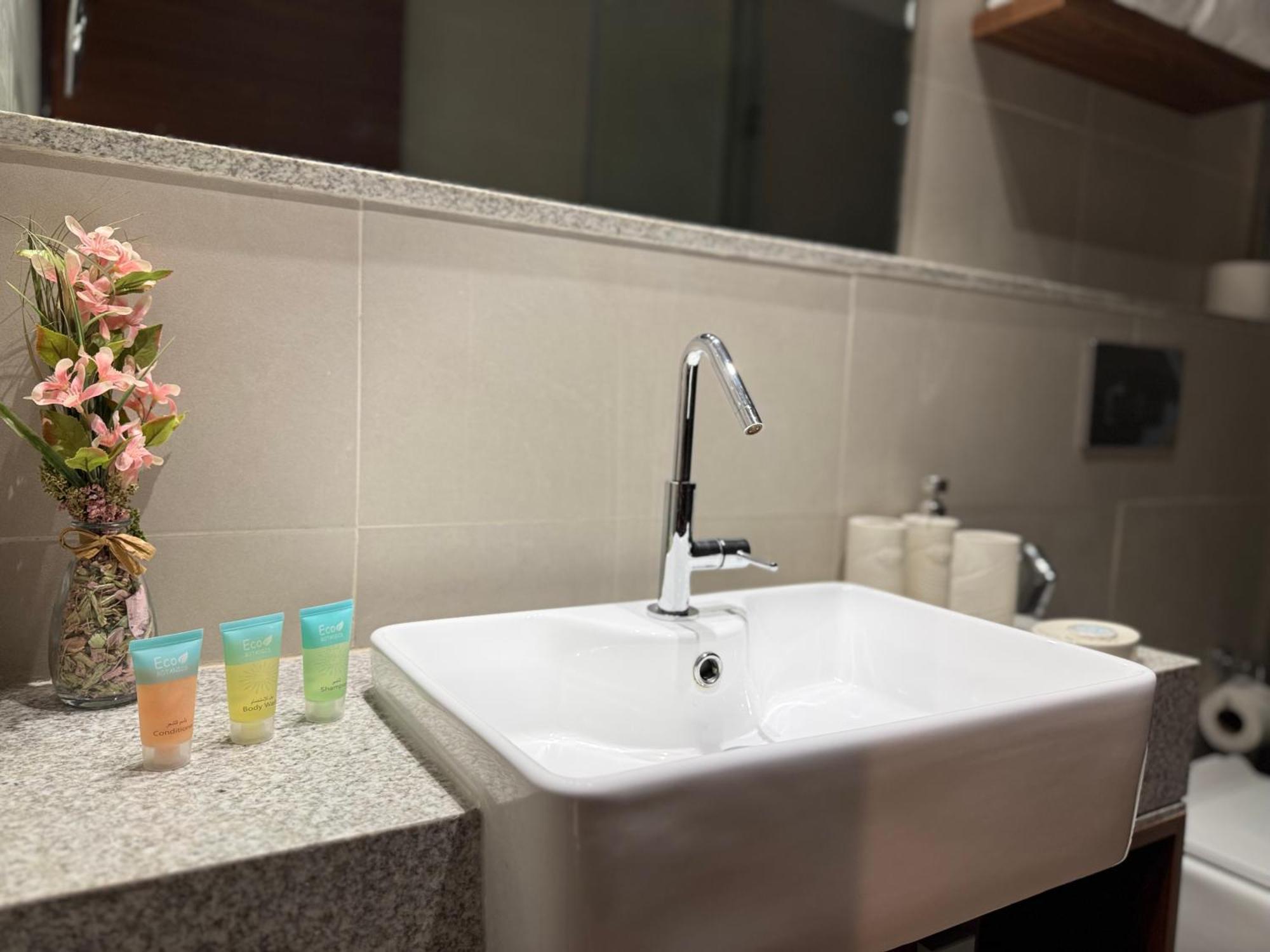 Ashri Luxe On Sheikh Zayed 5 Mins Downtown Near Metro Apartment *