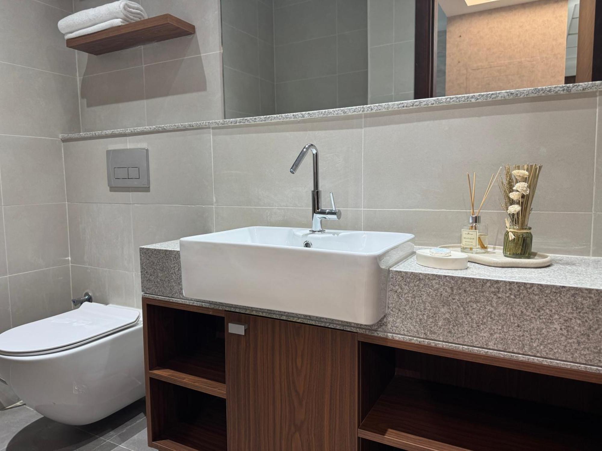 Ashri Luxe On Sheikh Zayed 5 Mins Downtown Near Metro Apartment