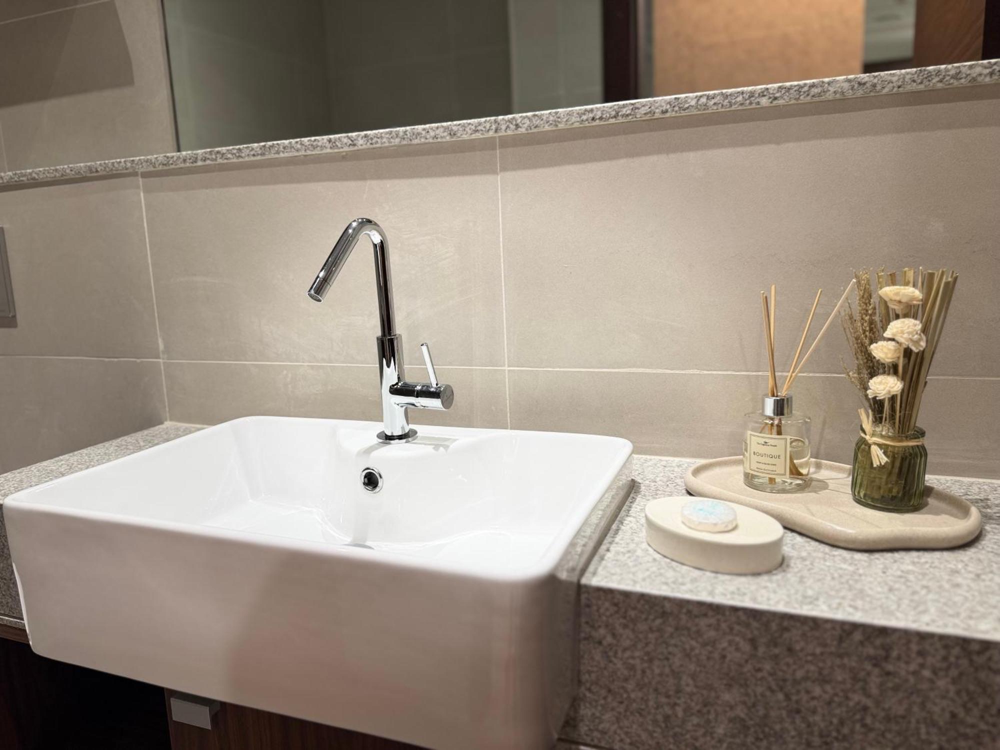 Ashri Luxe On Sheikh Zayed 5 Mins Downtown Near Metro * Dubai