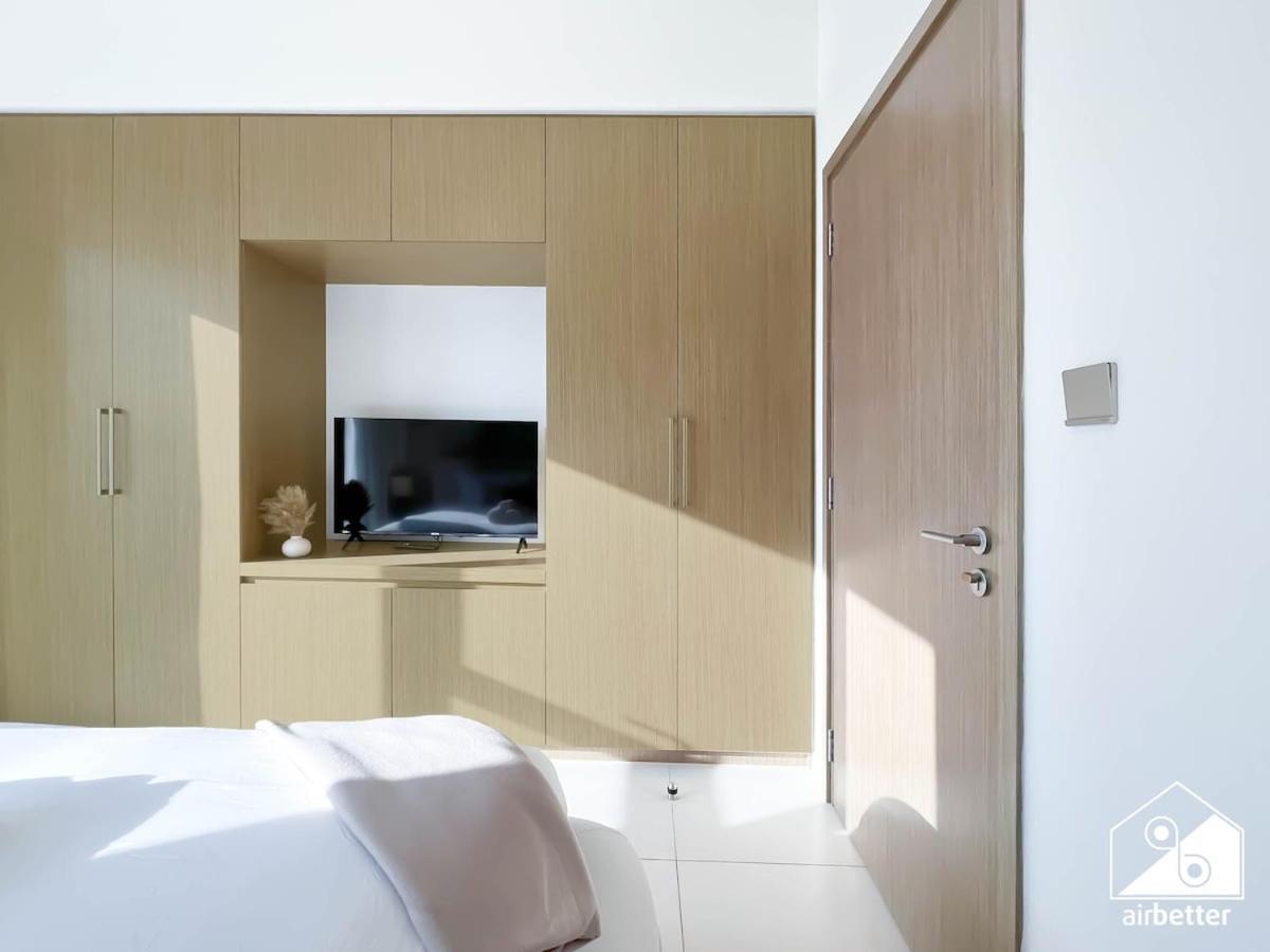 Burj Royale Elegance Cityscape From Your Balcony *