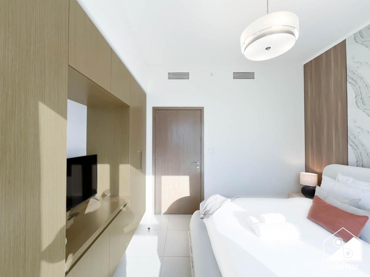 Burj Royale Elegance Cityscape From Your Balcony Apartment Dubai
