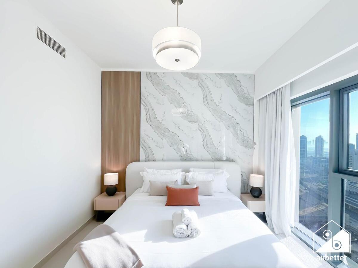 Burj Royale Elegance Cityscape From Your Balcony *