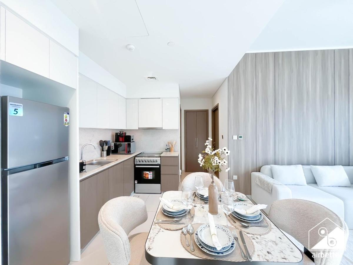 Burj Royale Elegance Cityscape From Your Balcony Apartment