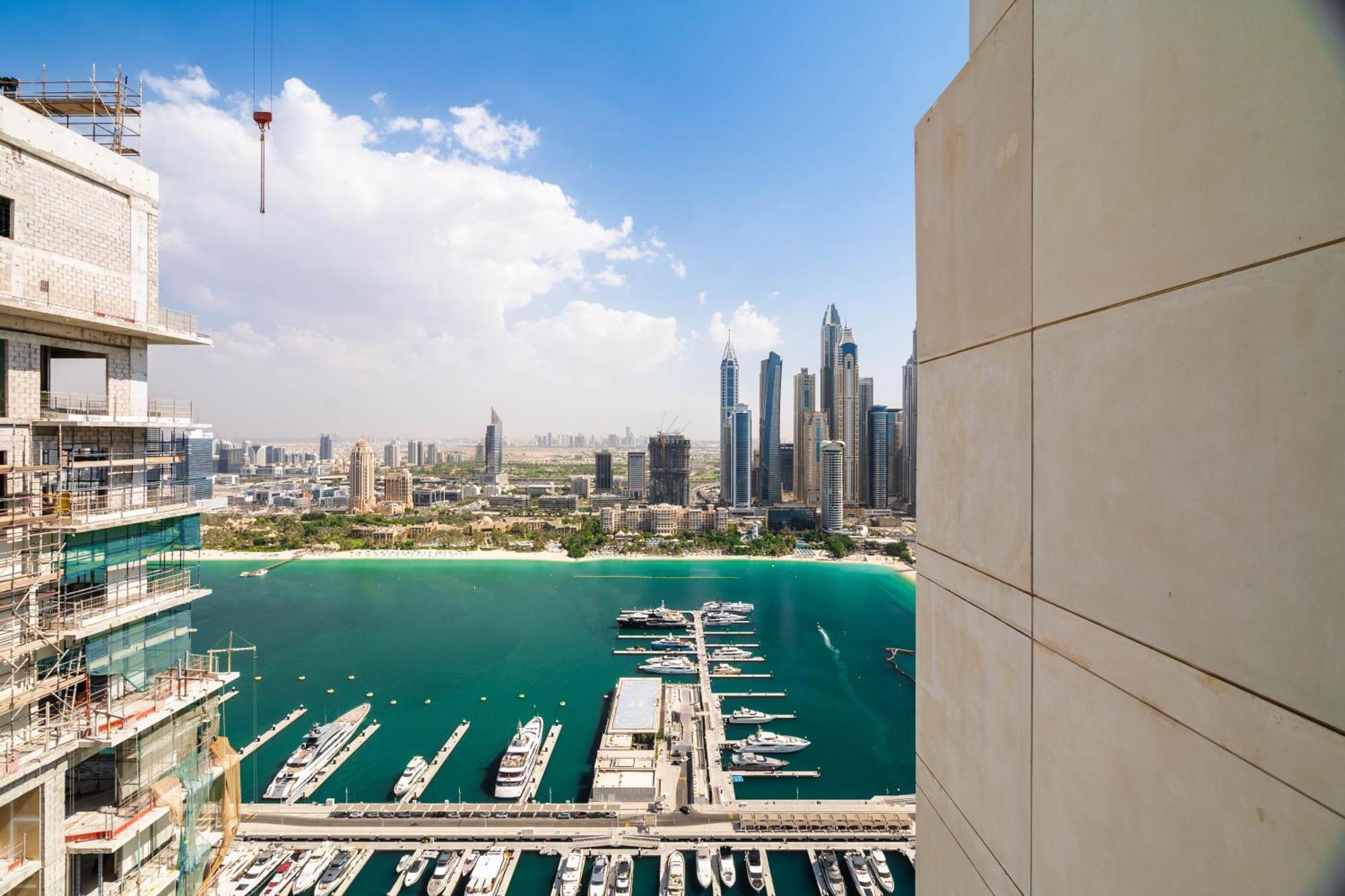 Luxury 3br Penthouse Retreat - Private & Marina Views