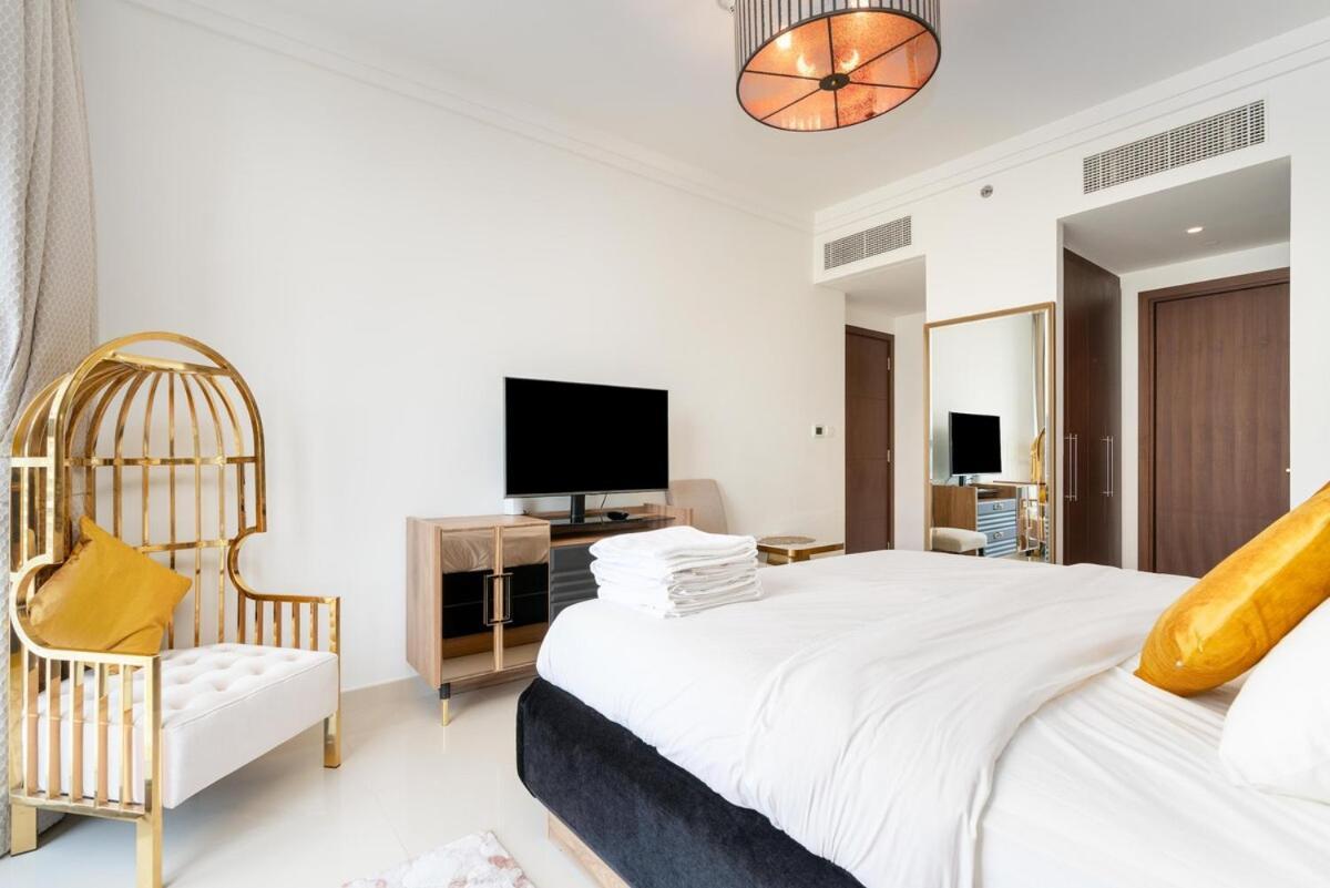 King 2br With Burj Khalifa View In Boulevard Point Apartment