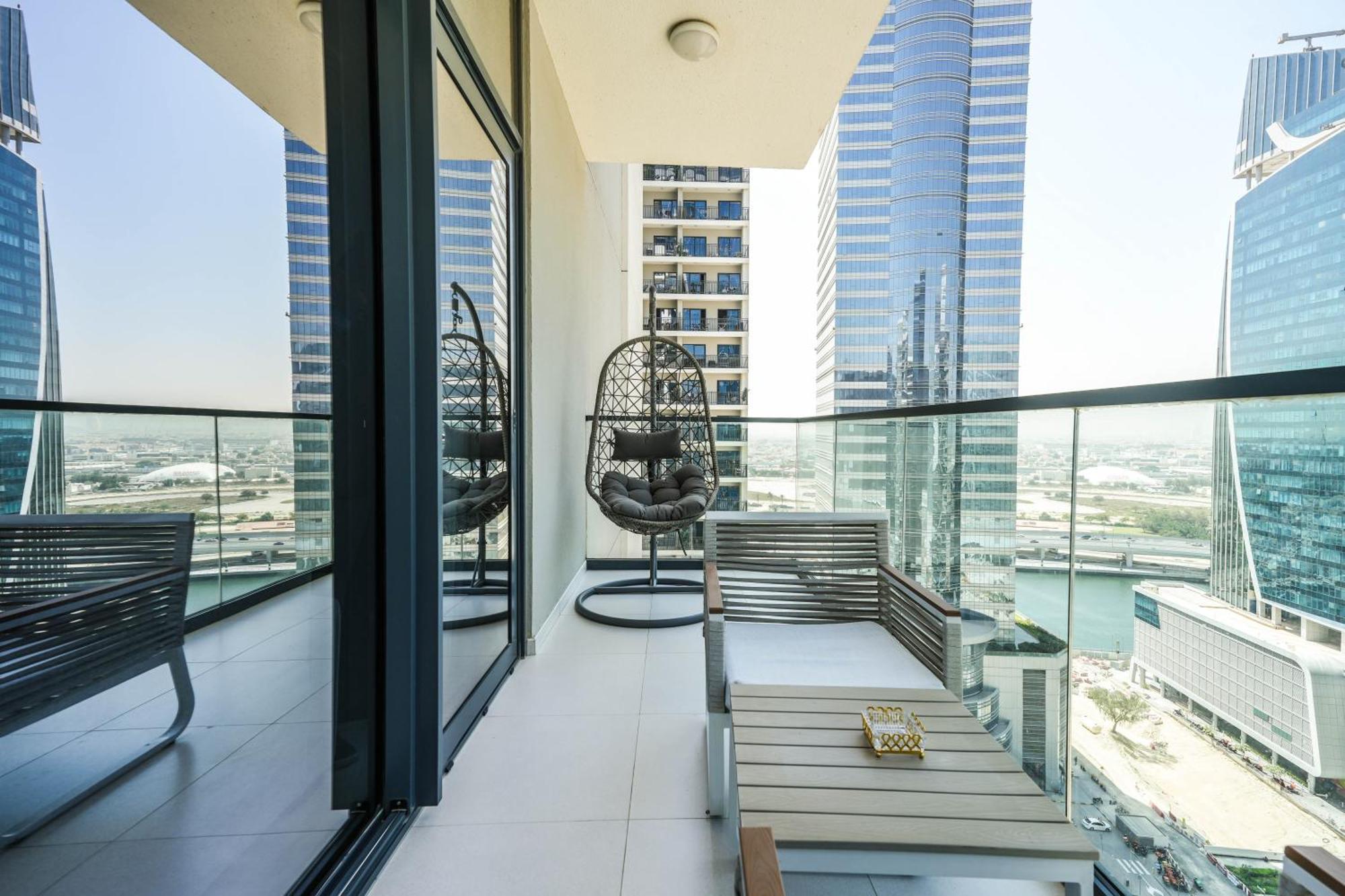 Apartment Keyrock Living - Lakeview Luxury In Zada Tower Dubai