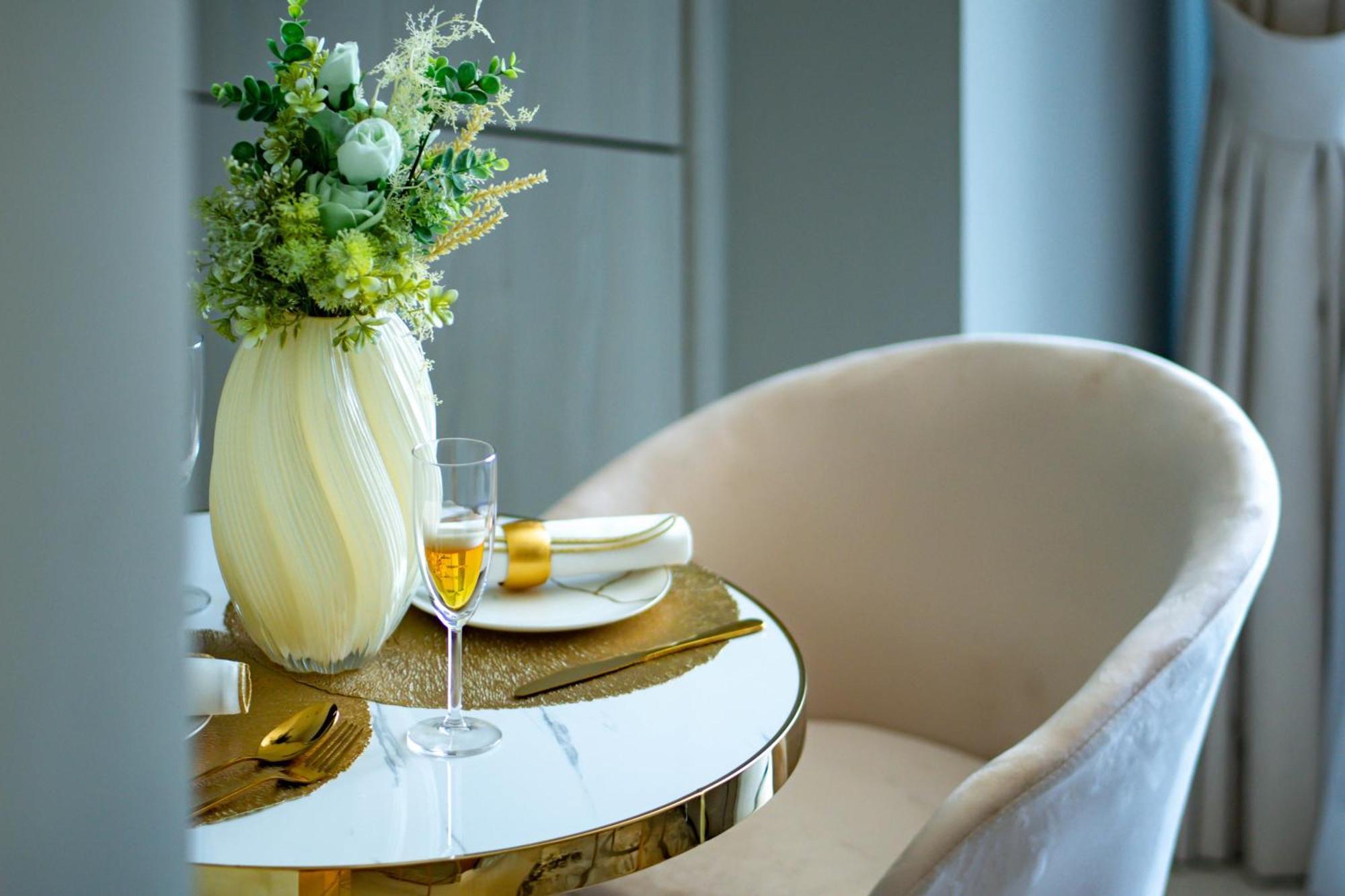 Keyrock Living - Lakeview Luxury In Zada Tower Apartment
