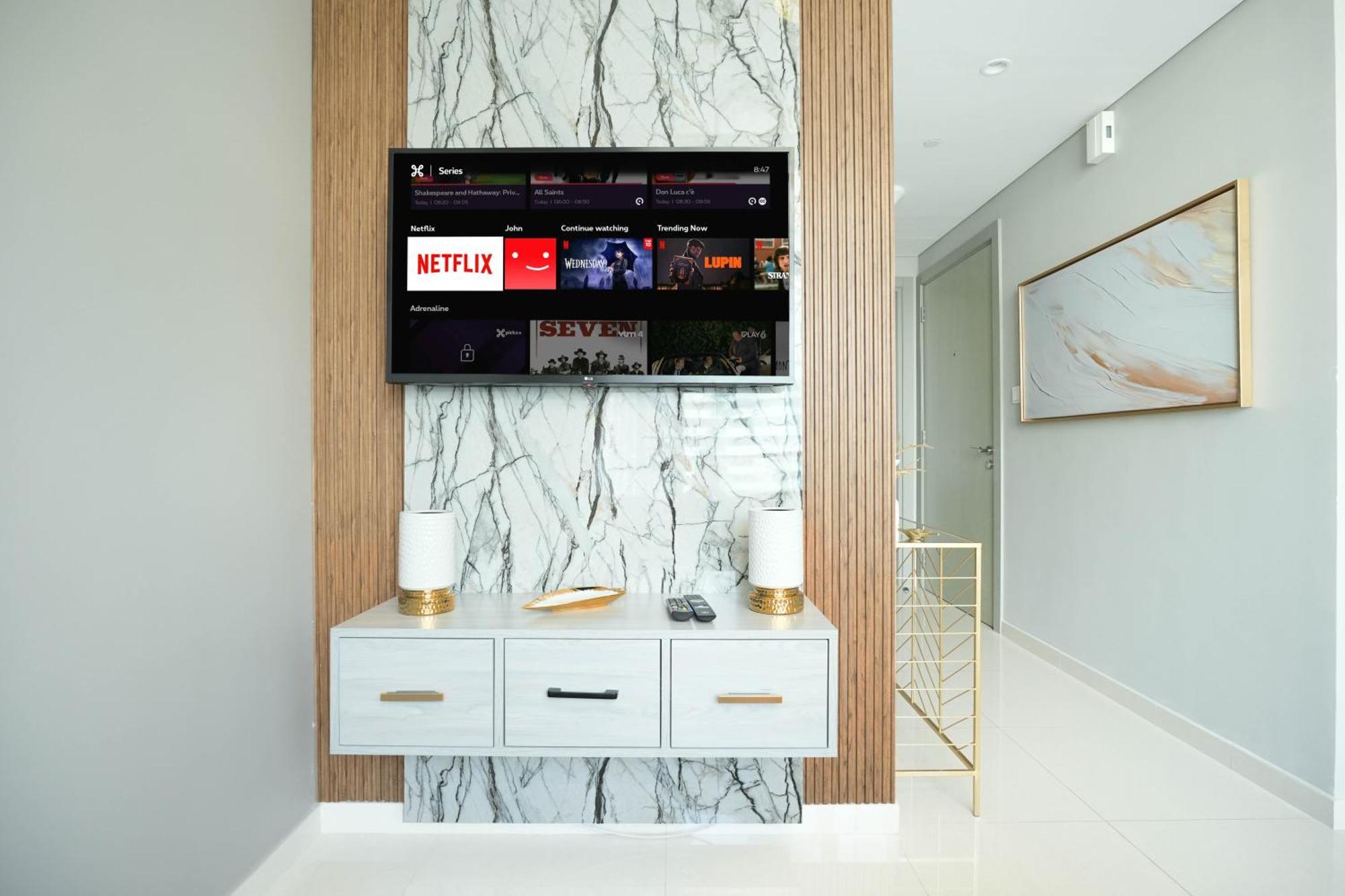 Keyrock Living - Lakeview Luxury In Zada Tower *