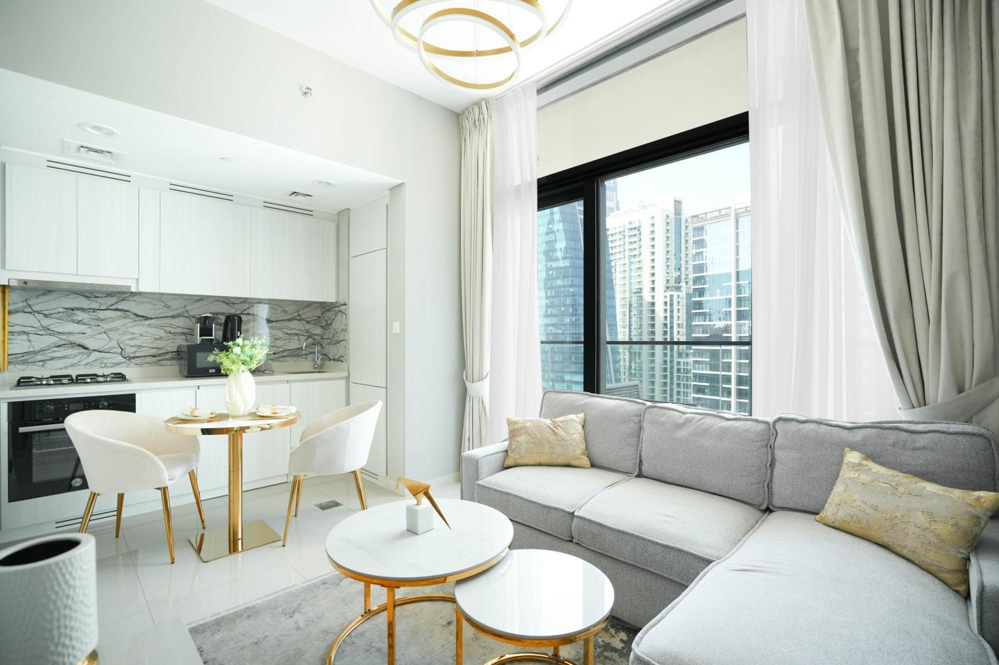 Keyrock Living - Lakeview Luxury In Zada Tower Apartment Dubai